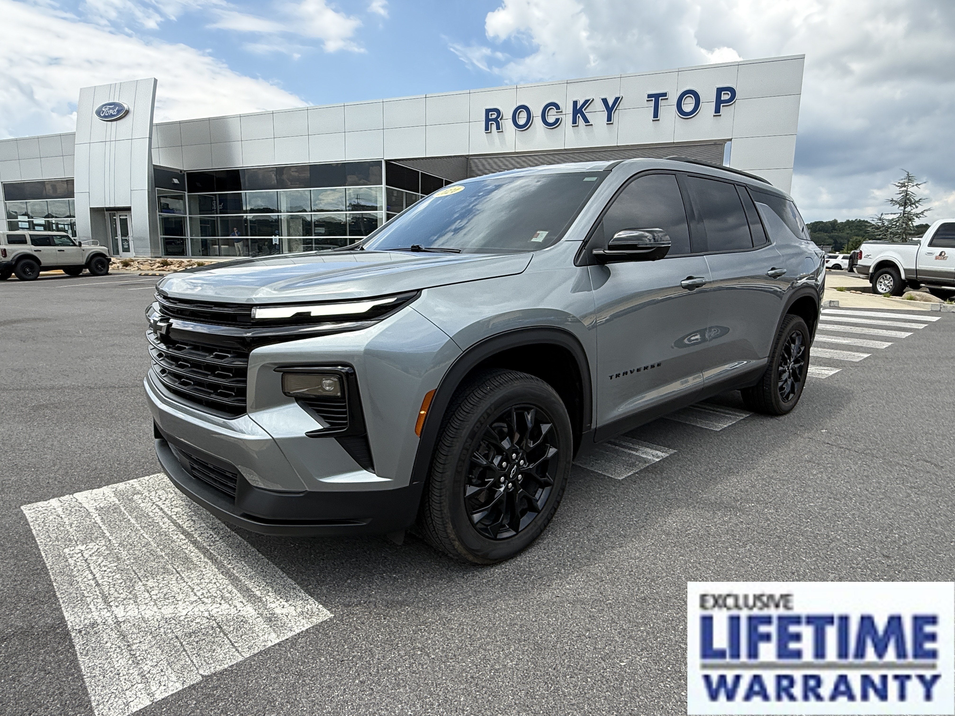 2024 Chevrolet Traverse FWD LT