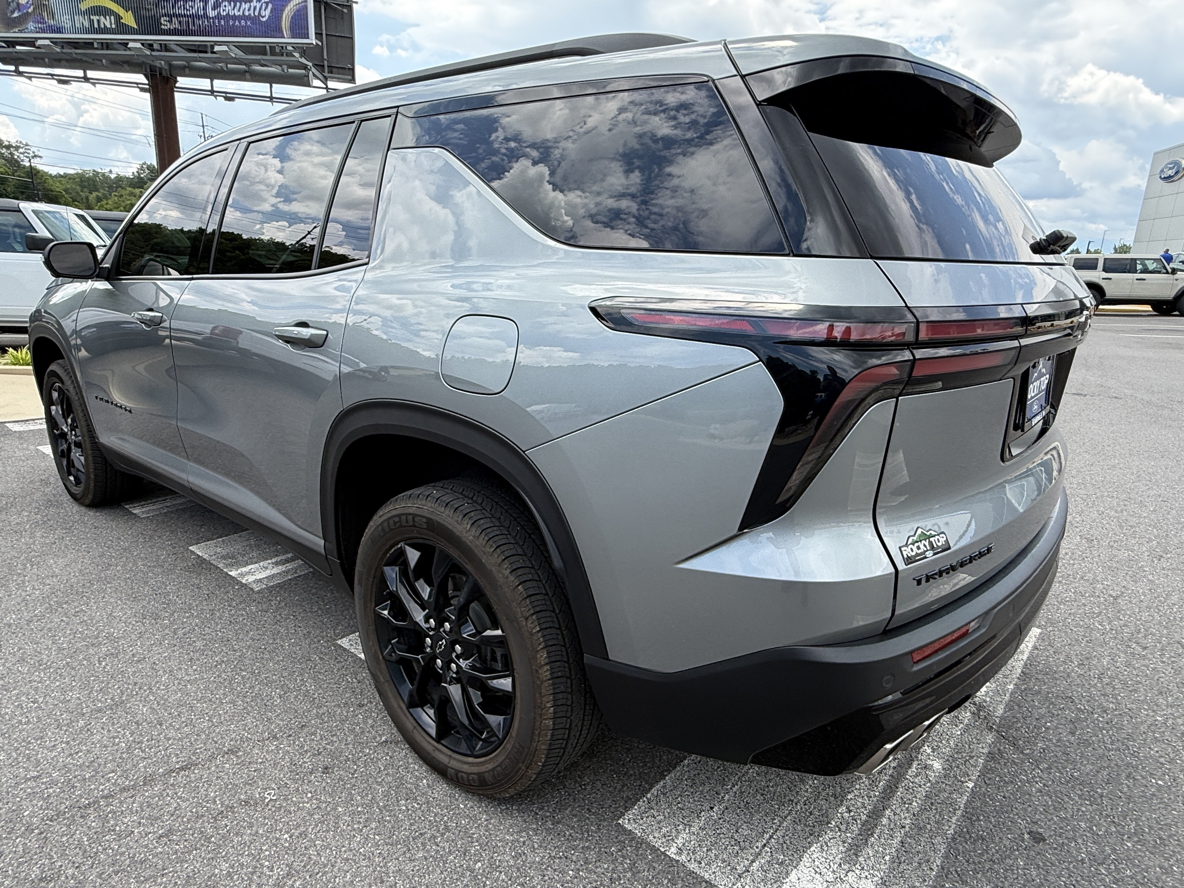 2024 Chevrolet Traverse FWD LT