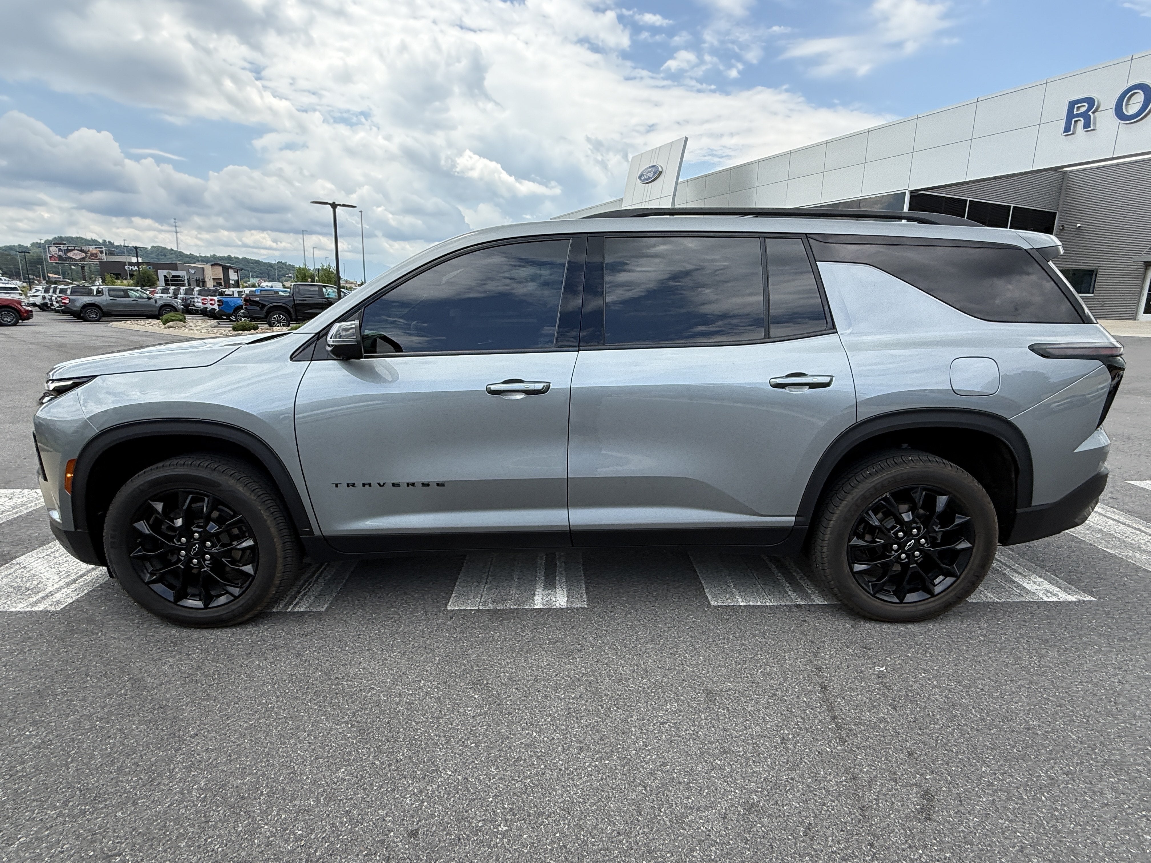 2024 Chevrolet Traverse FWD LT