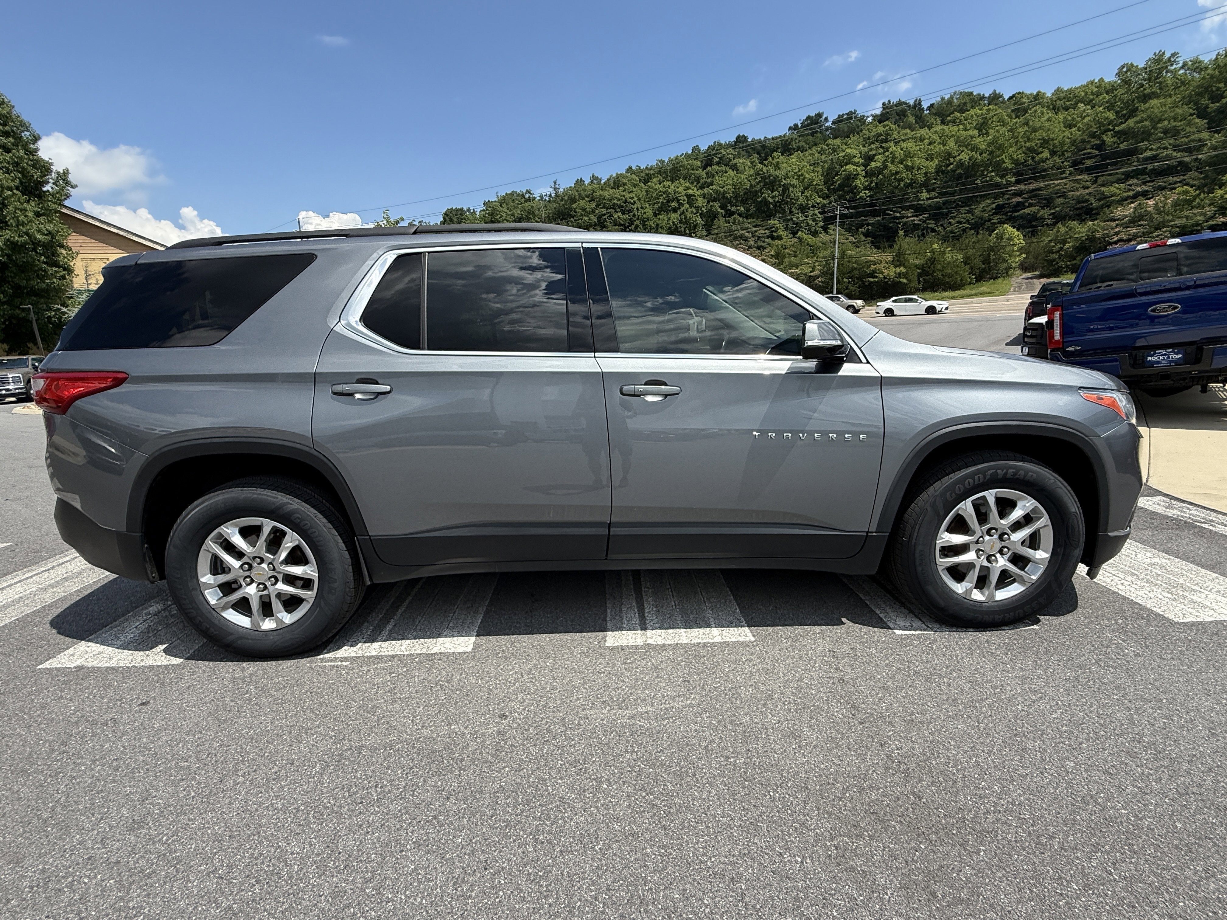 2020 Chevrolet Traverse LT Cloth