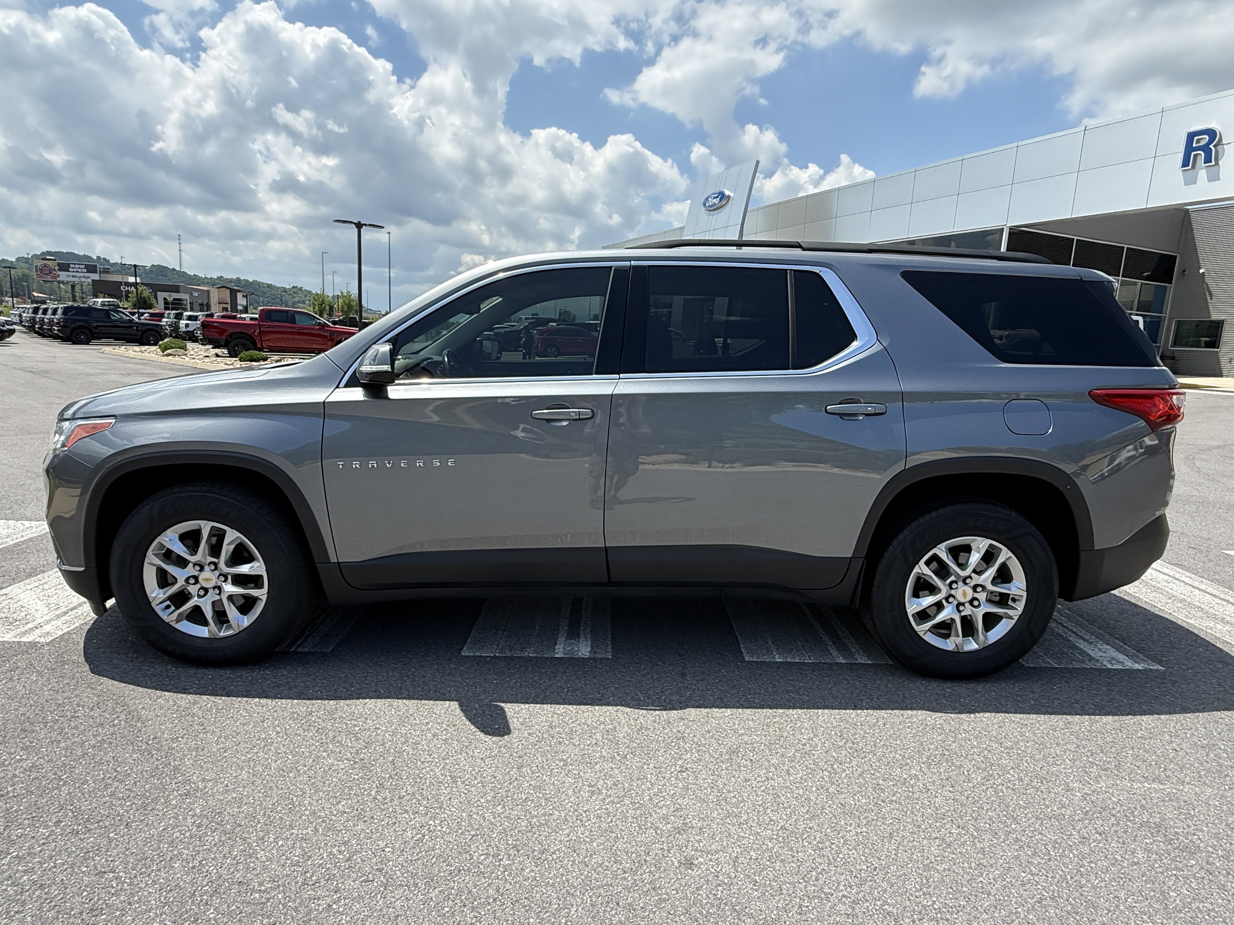 2020 Chevrolet Traverse LT Cloth