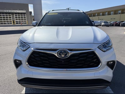 2022 Toyota Highlander Hybrid Platinum