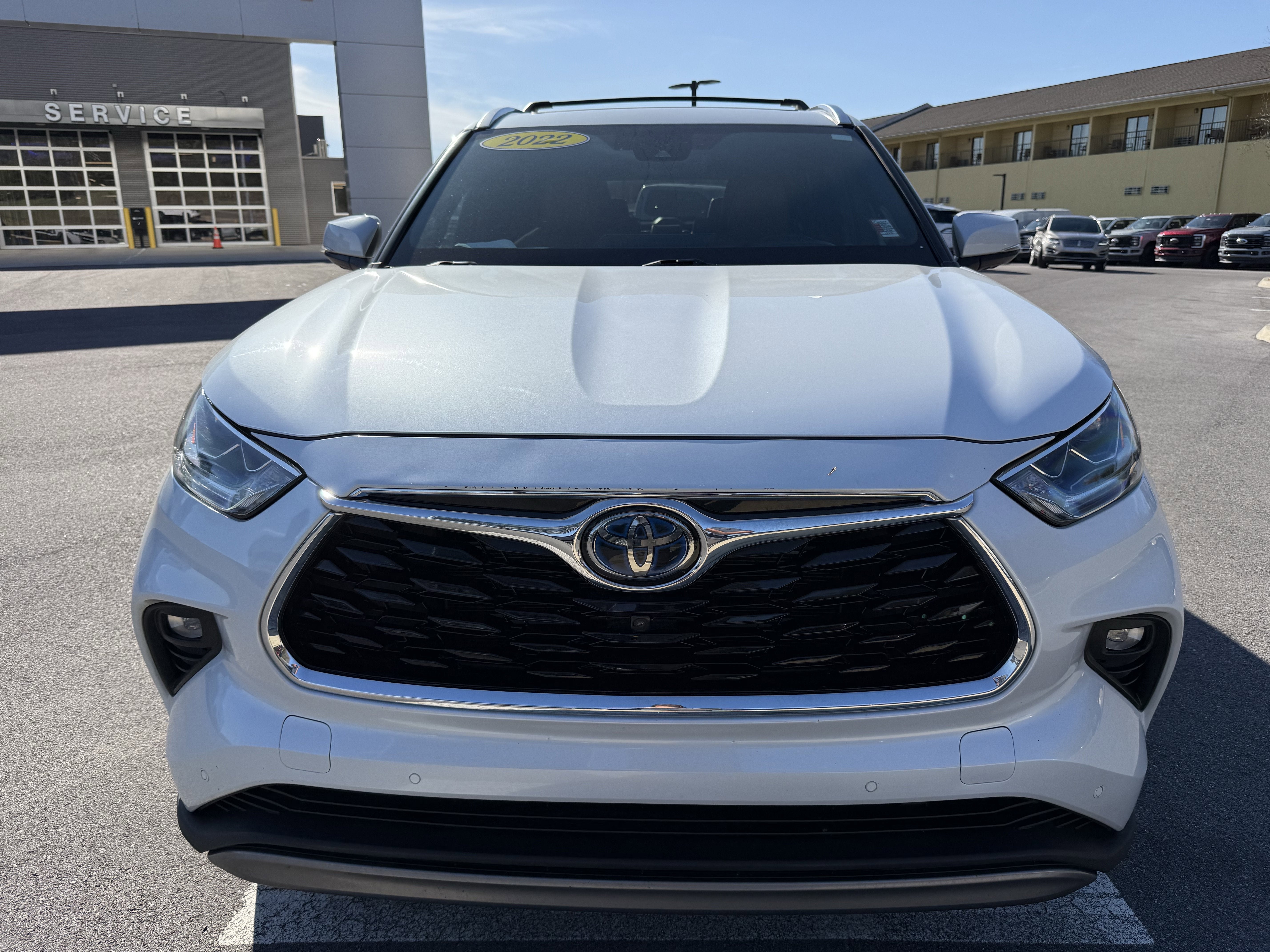 2022 Toyota Highlander Hybrid Platinum