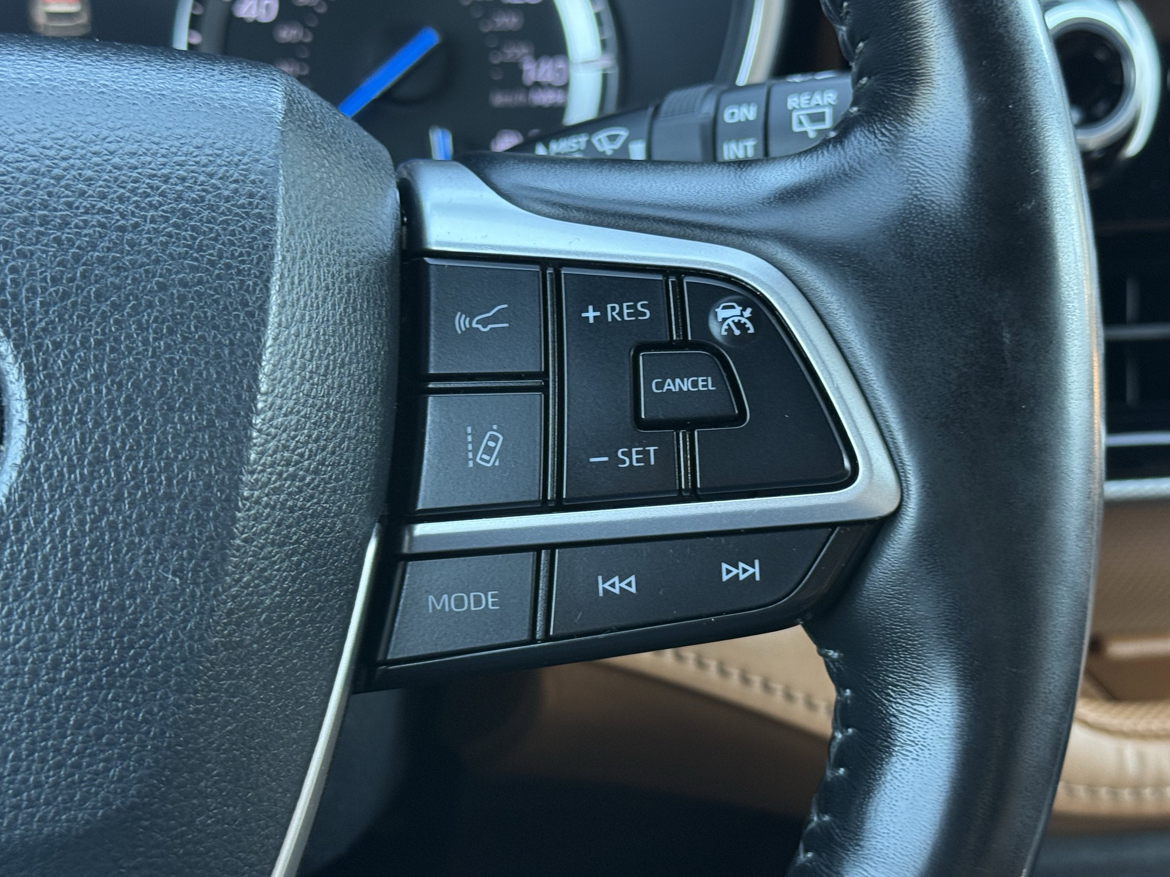 2022 Toyota Highlander Hybrid Platinum