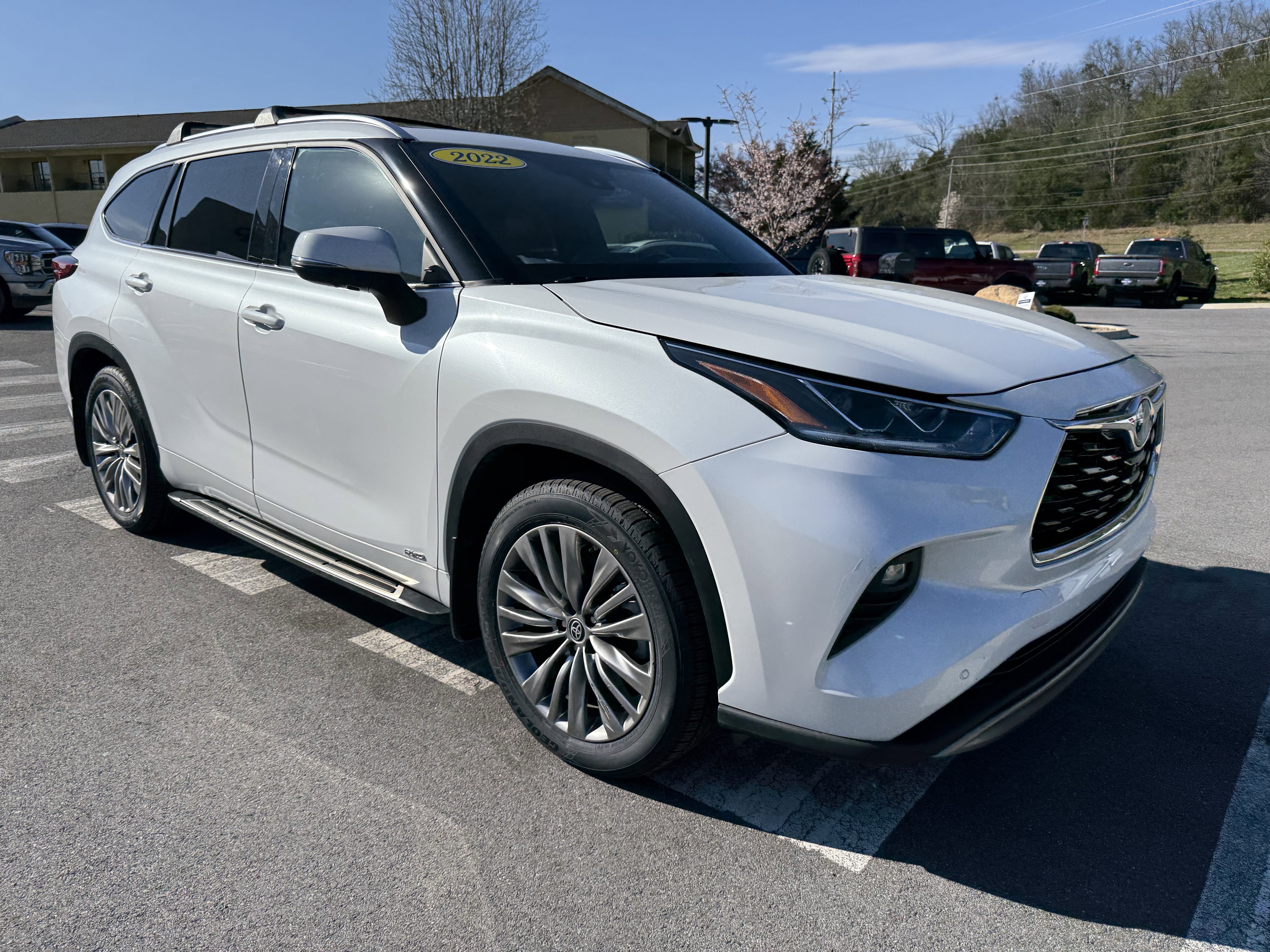 2022 Toyota Highlander Hybrid Platinum