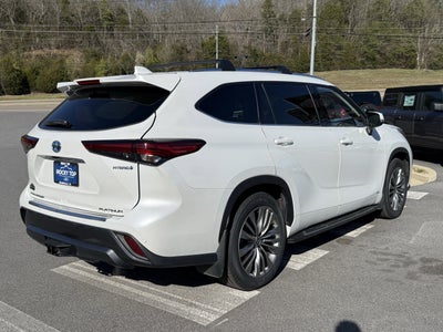 2022 Toyota Highlander Hybrid Platinum