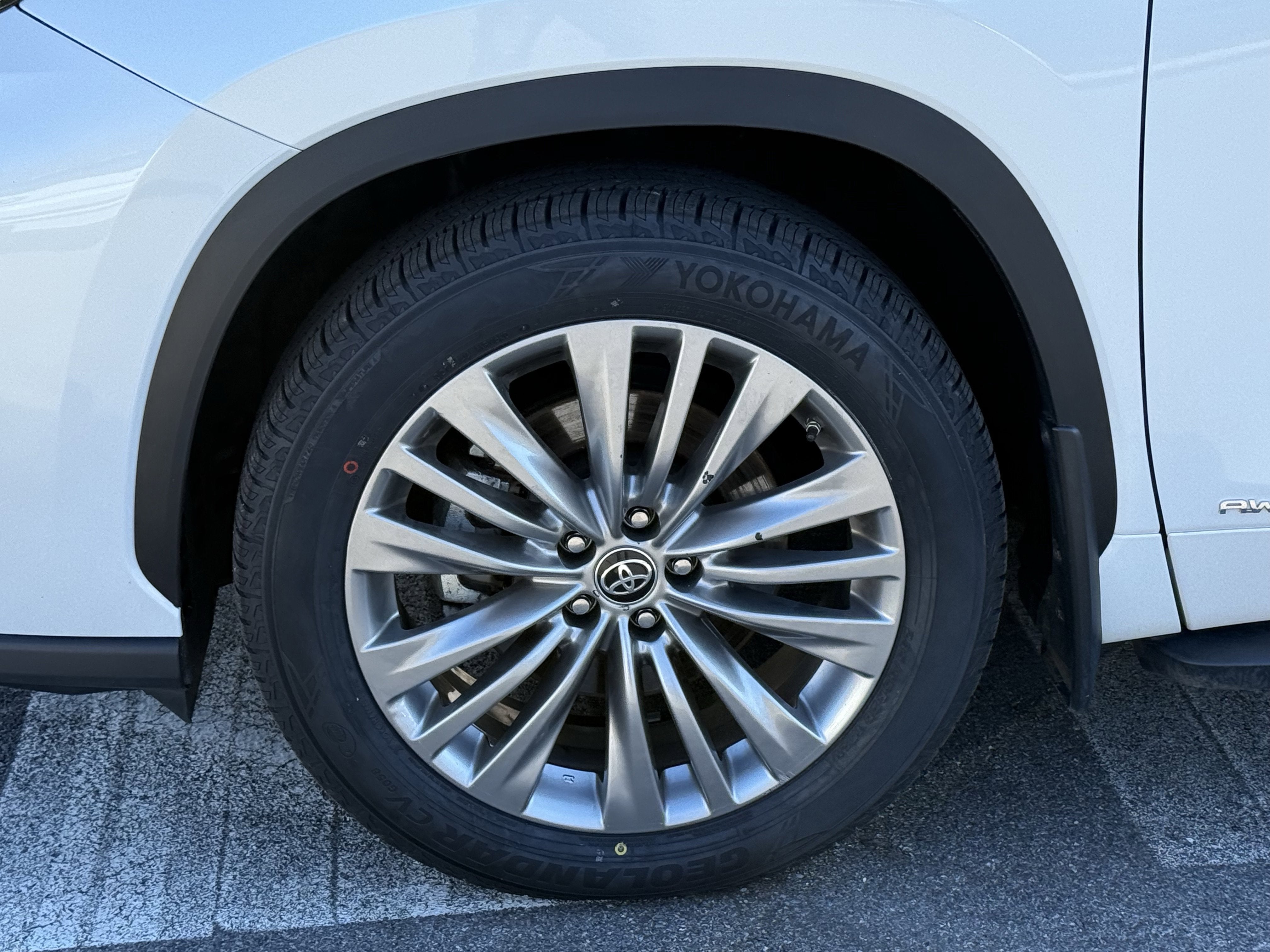 2022 Toyota Highlander Hybrid Platinum