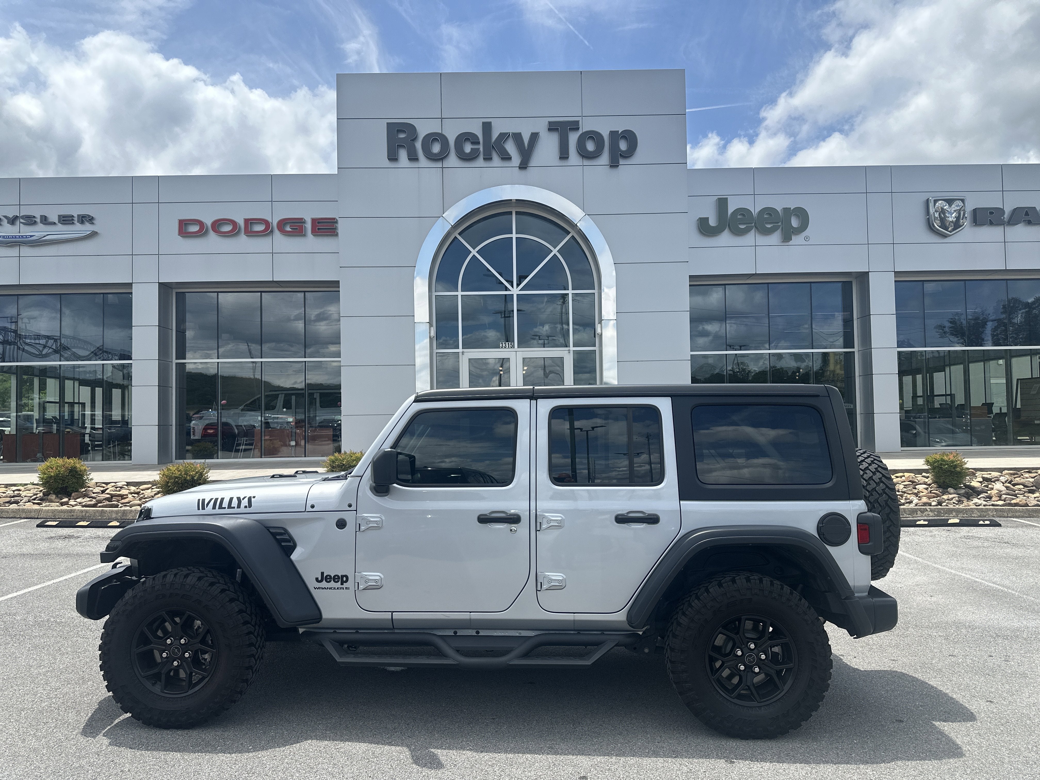 2024 Jeep Wrangler Willys's photo
