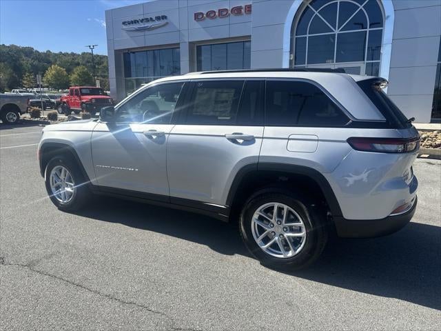 2025 Jeep Grand Cherokee GRAND CHEROKEE LAREDO X 4X4