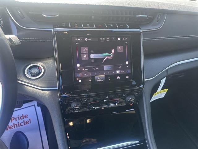 2025 Jeep Grand Cherokee GRAND CHEROKEE LAREDO X 4X4