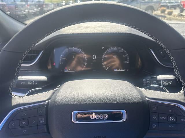 2025 Jeep Grand Cherokee GRAND CHEROKEE LAREDO X 4X4