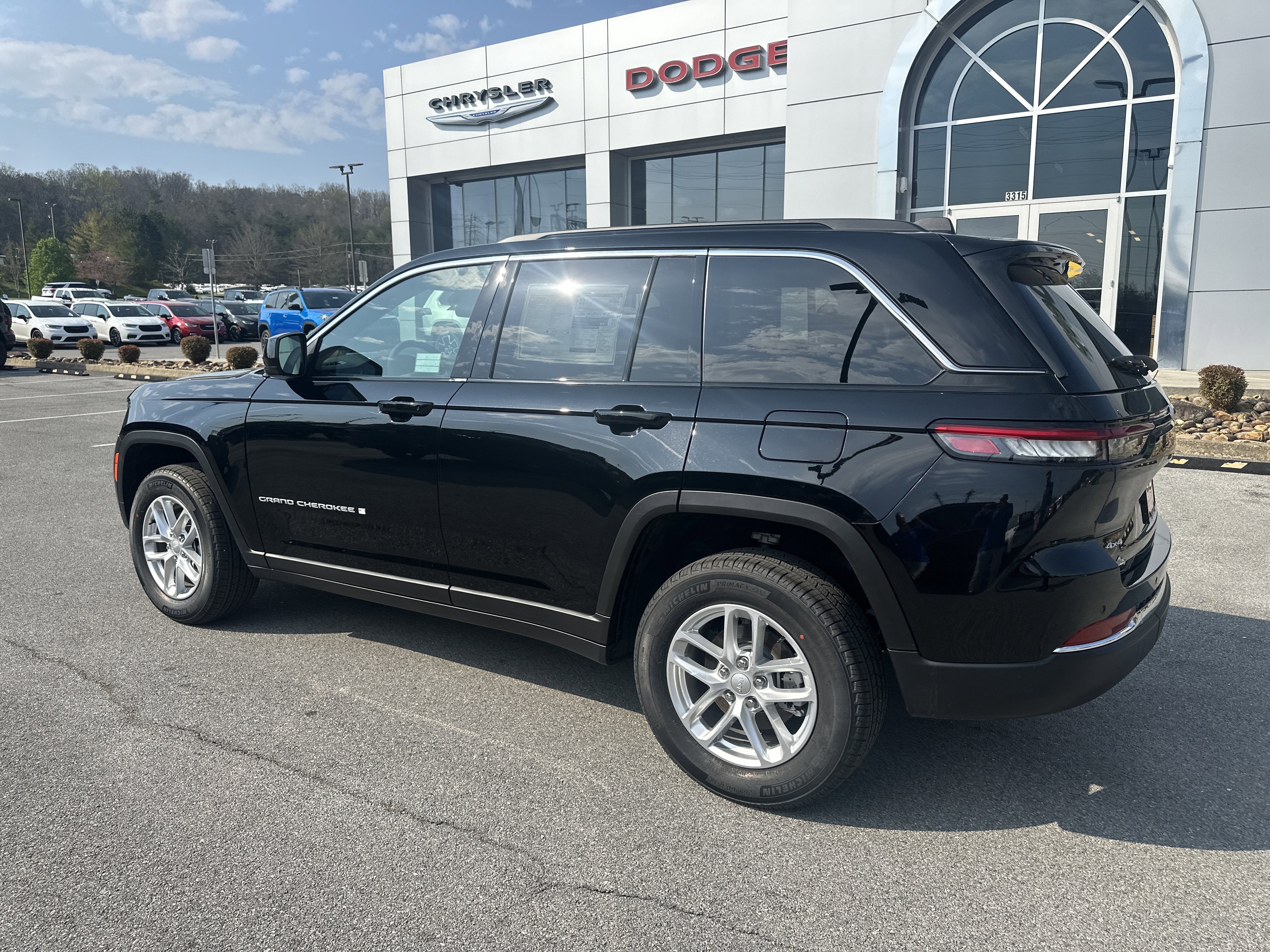 2026 Jeep Grand Cherokee GRAND CHEROKEE LAREDO X 4X4