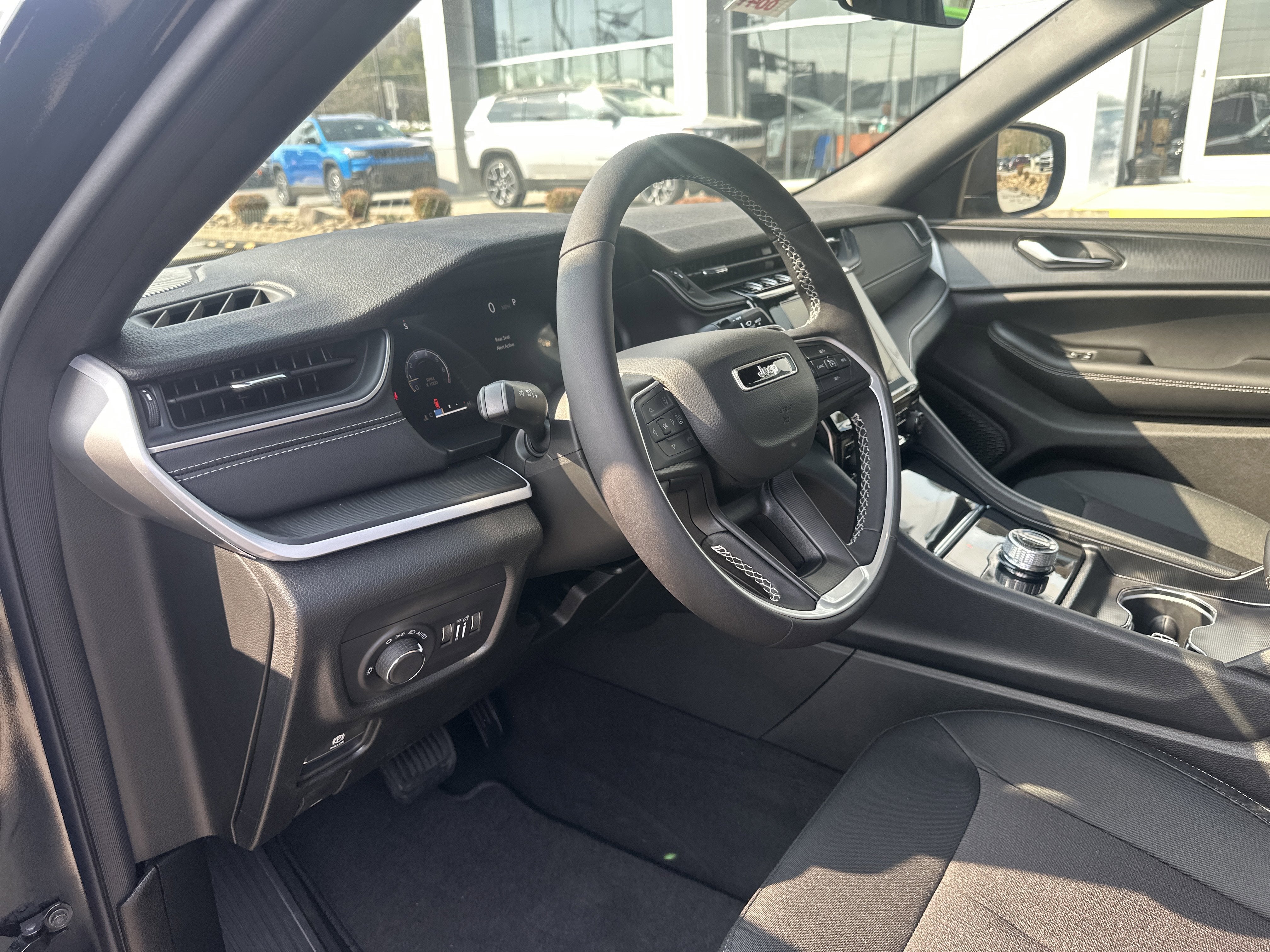 2026 Jeep Grand Cherokee GRAND CHEROKEE LAREDO X 4X4