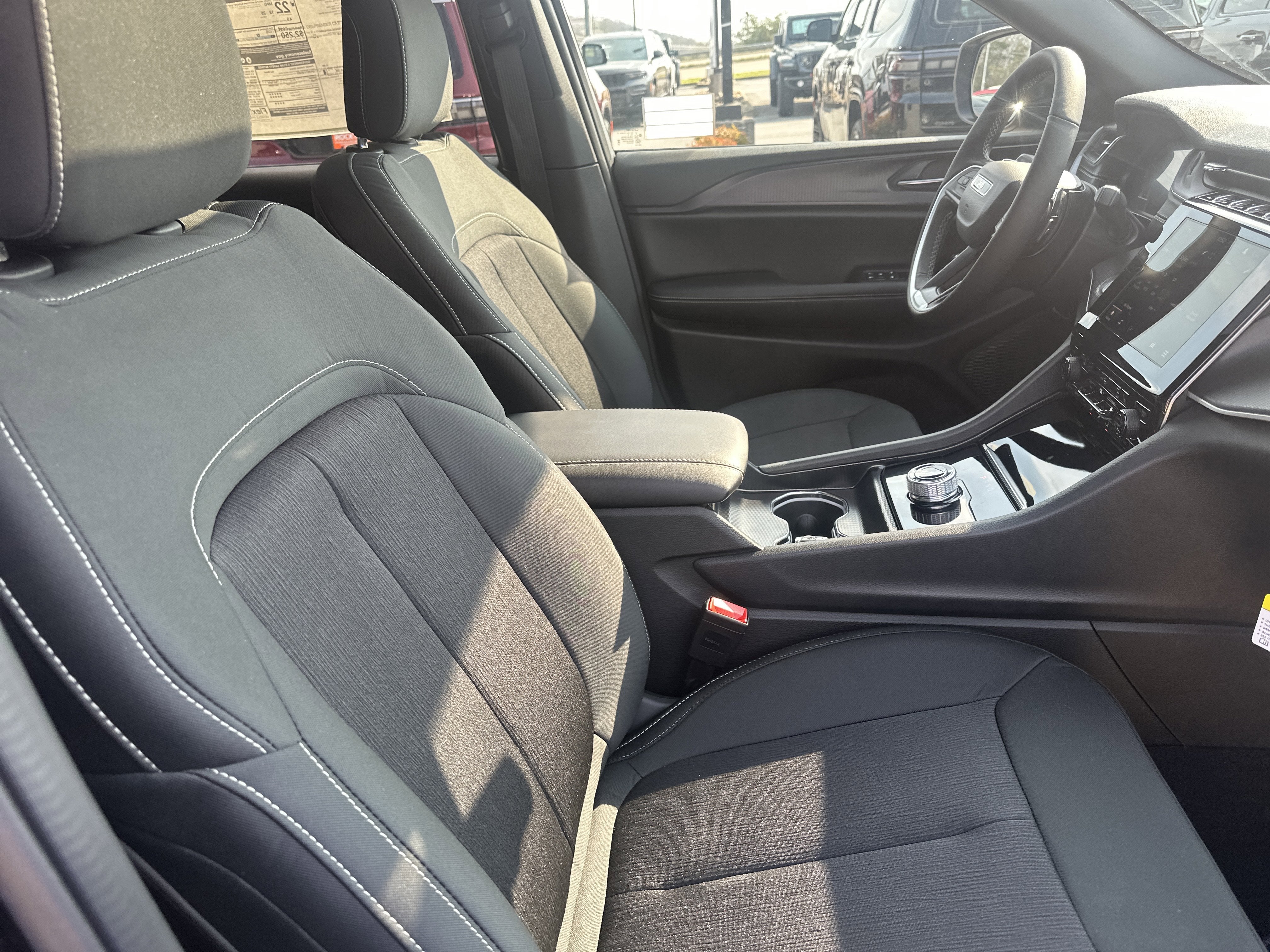 2026 Jeep Grand Cherokee GRAND CHEROKEE LAREDO X 4X4