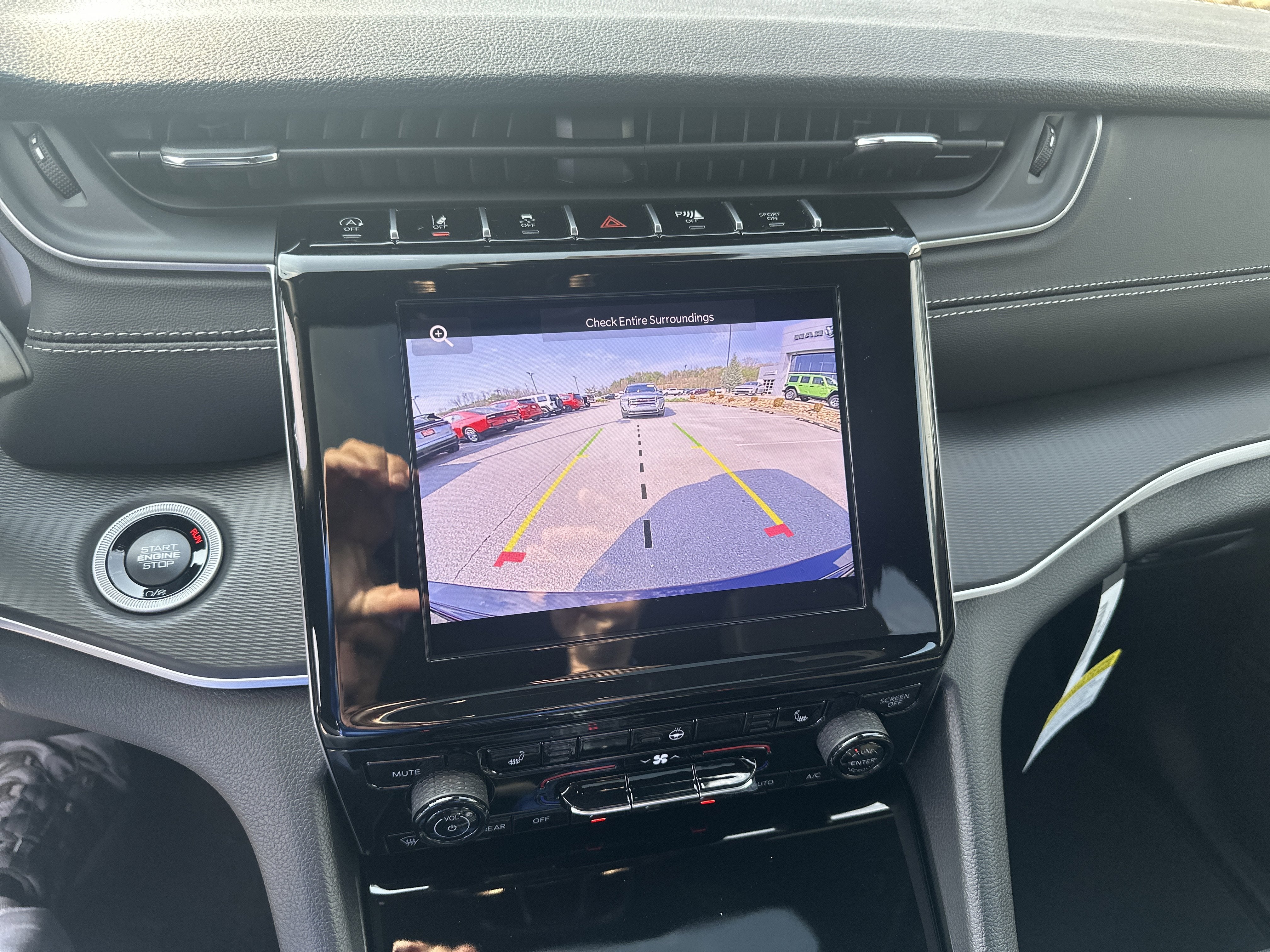 2026 Jeep Grand Cherokee GRAND CHEROKEE LAREDO X 4X4