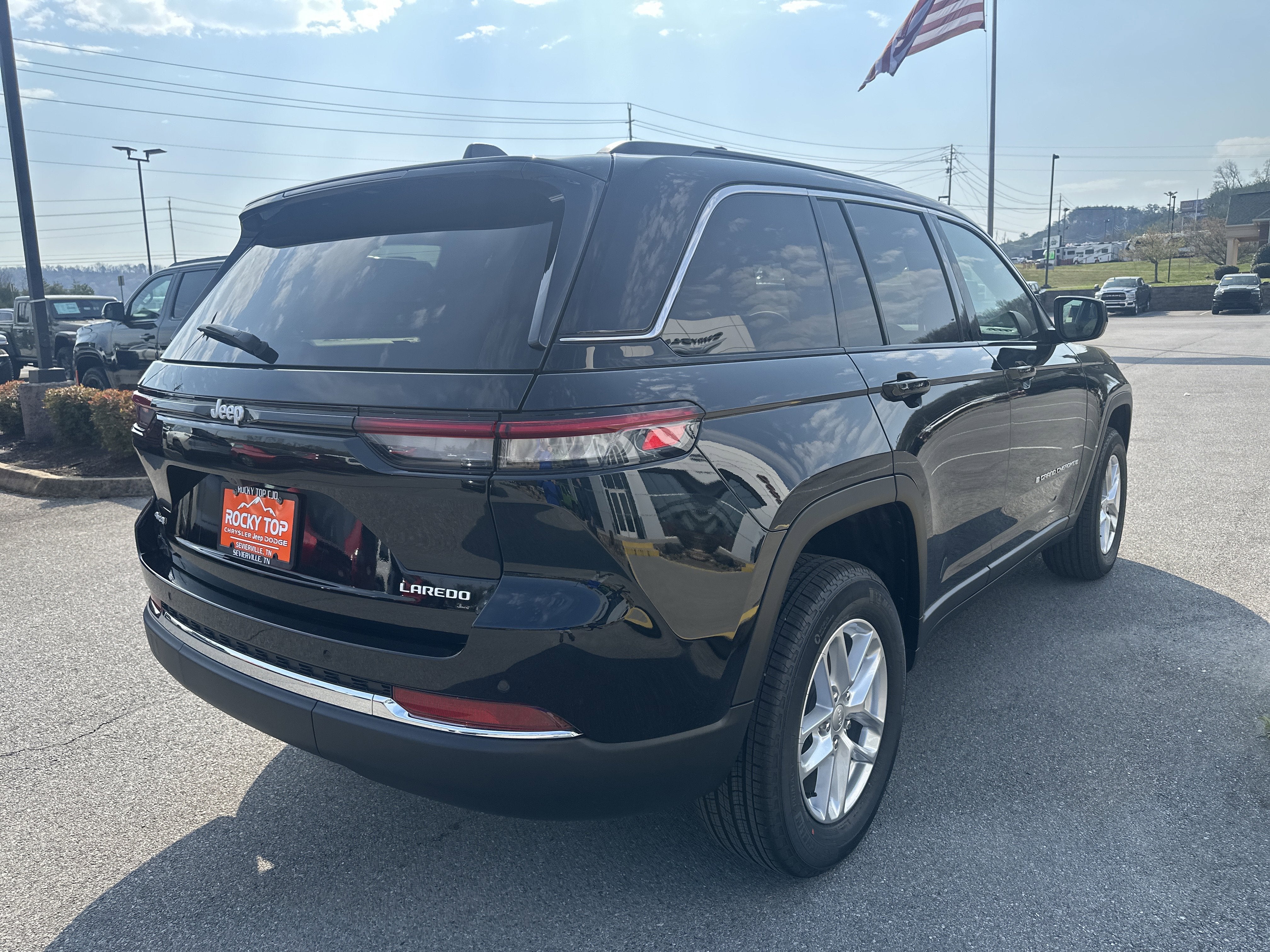 2026 Jeep Grand Cherokee GRAND CHEROKEE LAREDO X 4X4