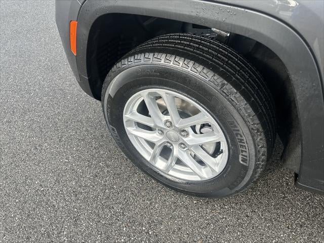 2025 Jeep Grand Cherokee GRAND CHEROKEE LAREDO X 4X4