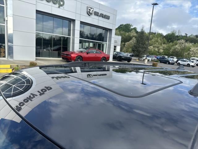 2025 Jeep Grand Cherokee GRAND CHEROKEE LAREDO X 4X4