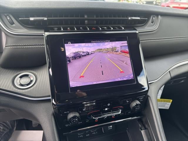 2025 Jeep Grand Cherokee GRAND CHEROKEE LAREDO X 4X4