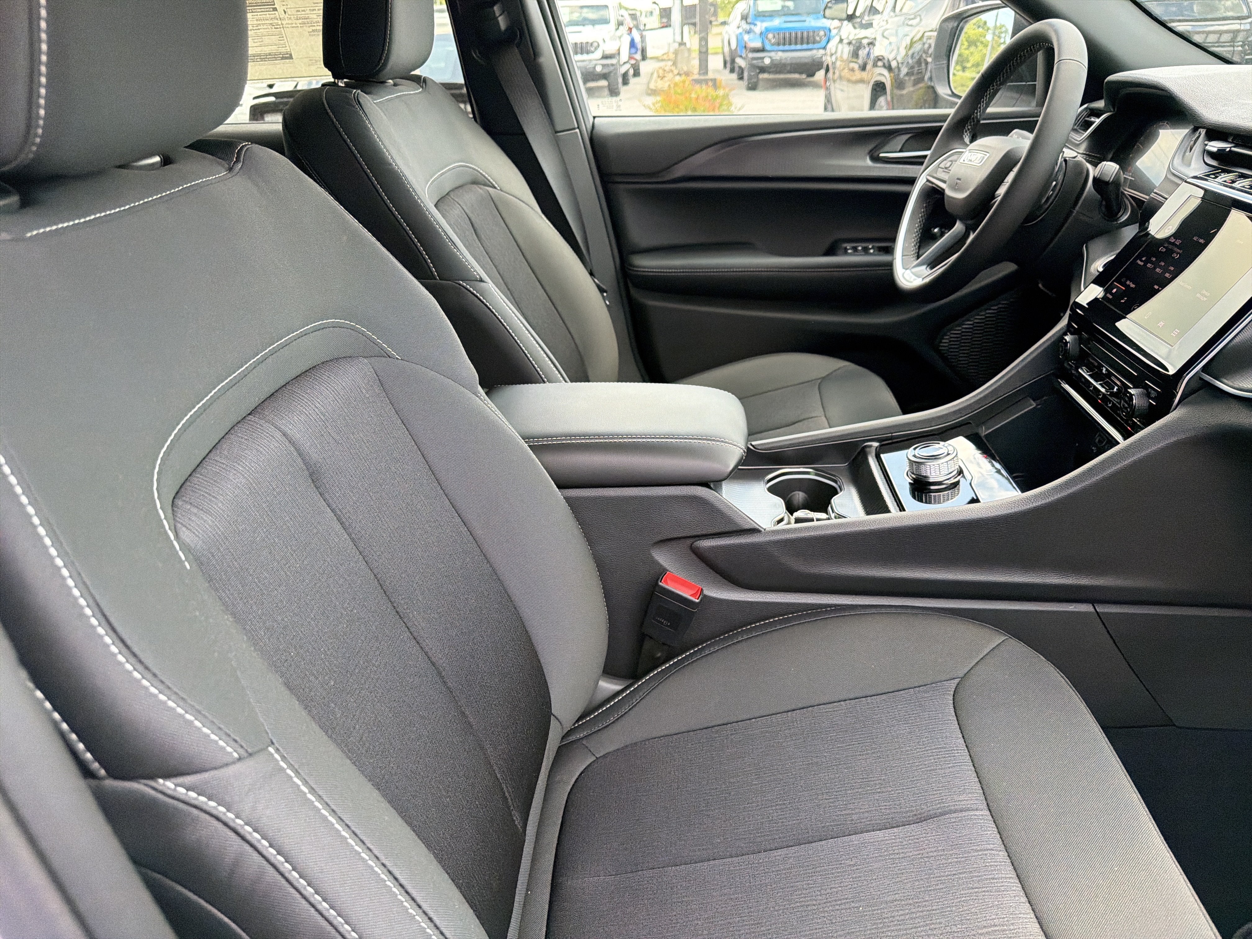 2026 Jeep Grand Cherokee GRAND CHEROKEE LAREDO 4X4