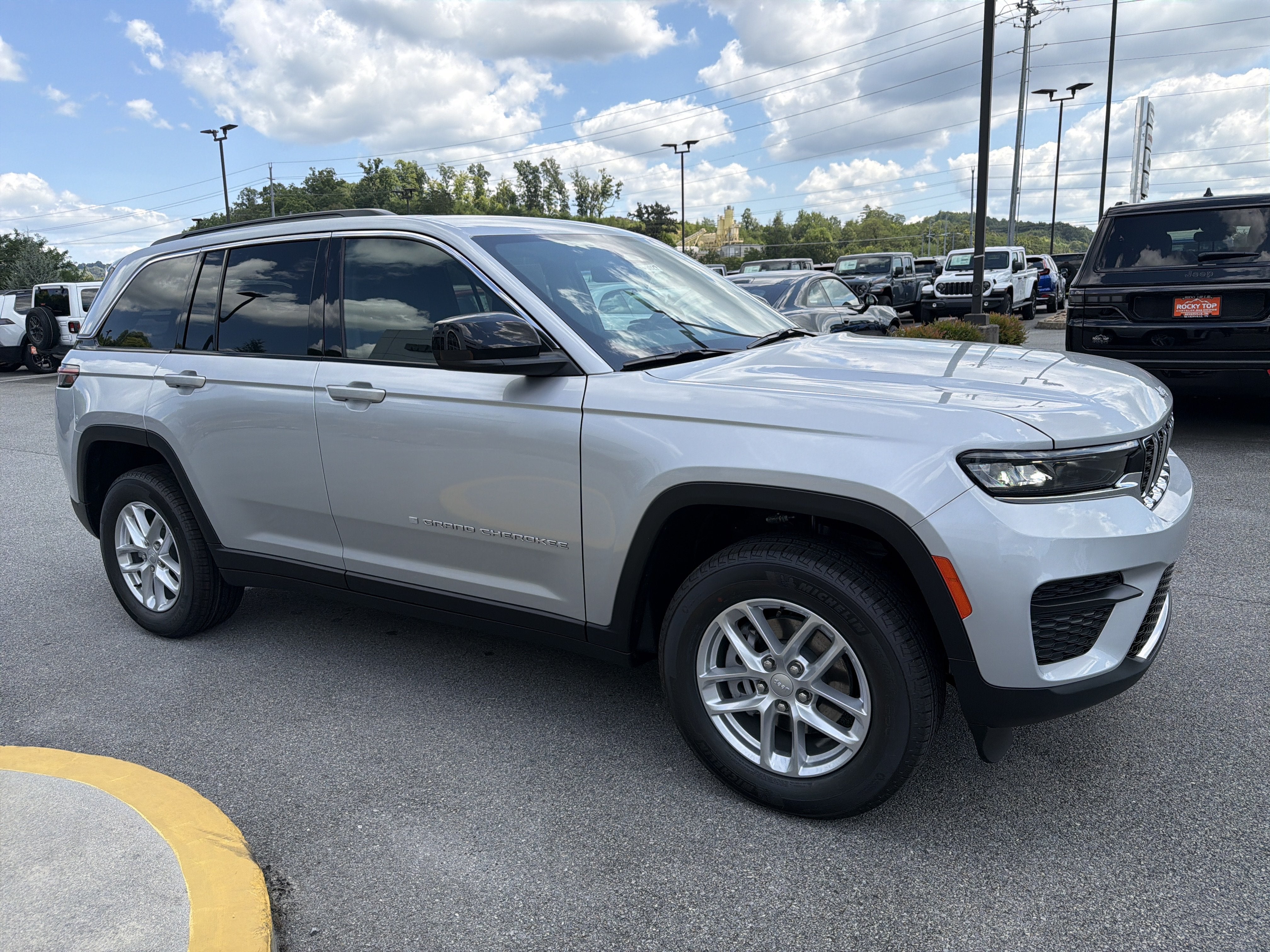 2026 Jeep Grand Cherokee GRAND CHEROKEE LAREDO 4X4