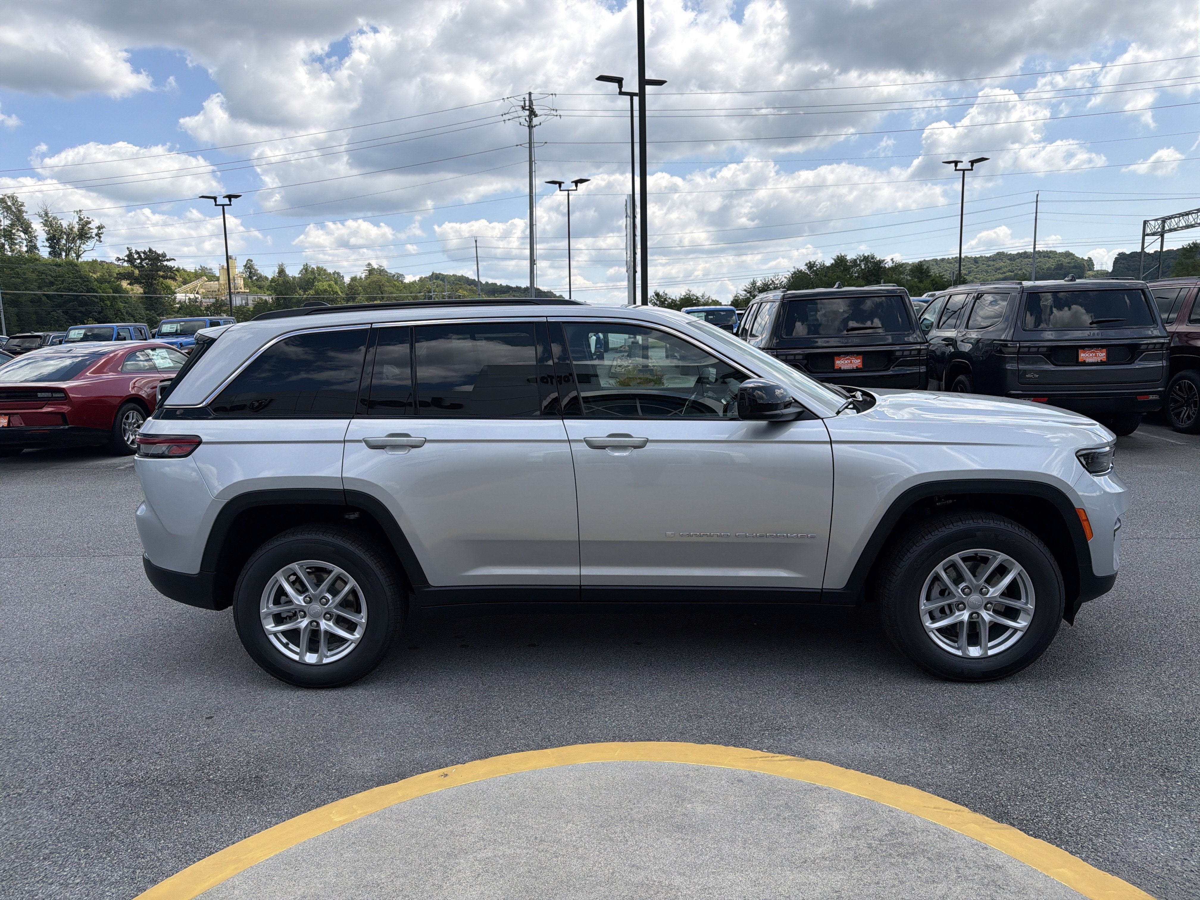 2026 Jeep Grand Cherokee GRAND CHEROKEE LAREDO 4X4