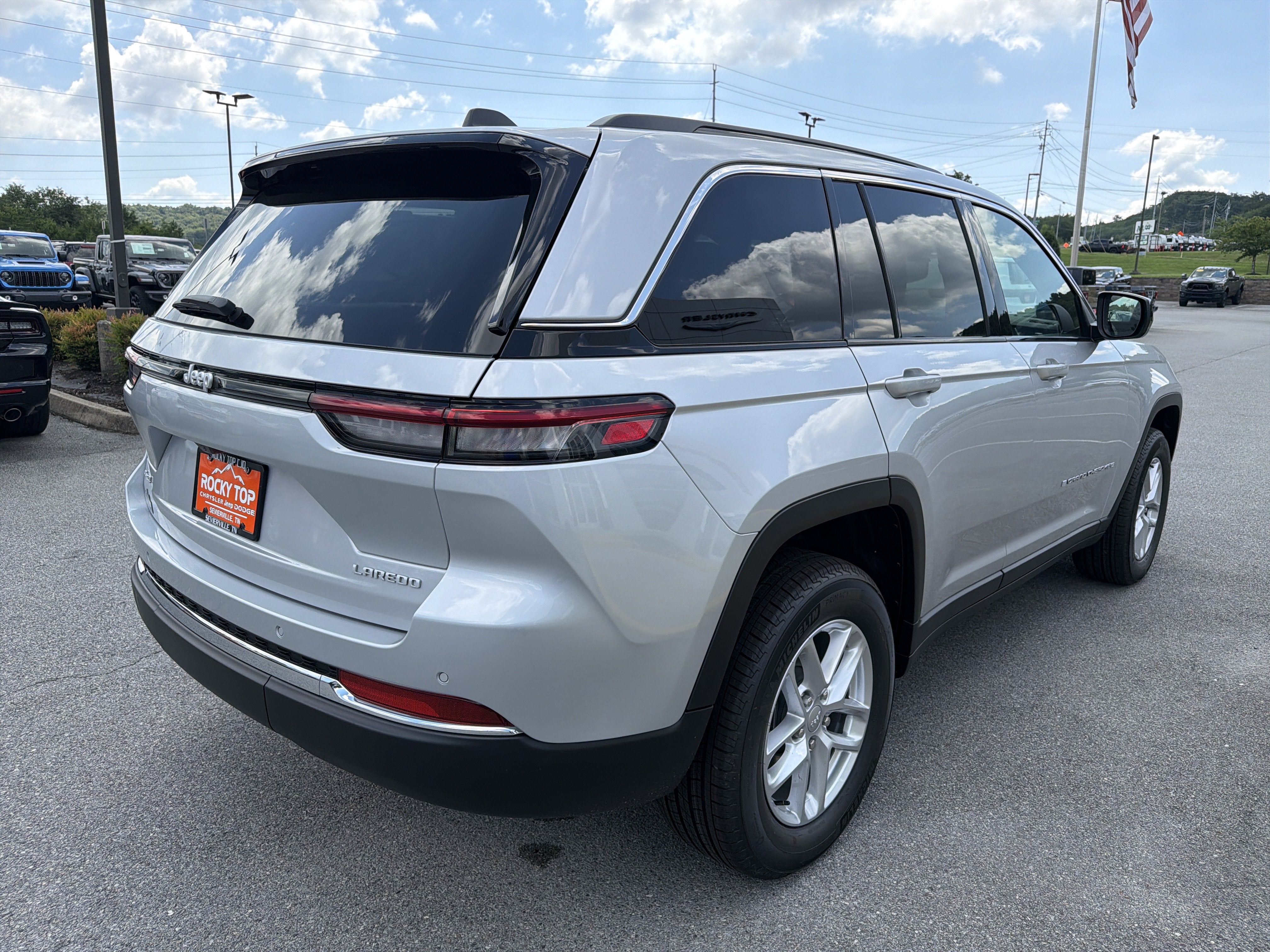 2026 Jeep Grand Cherokee GRAND CHEROKEE LAREDO 4X4