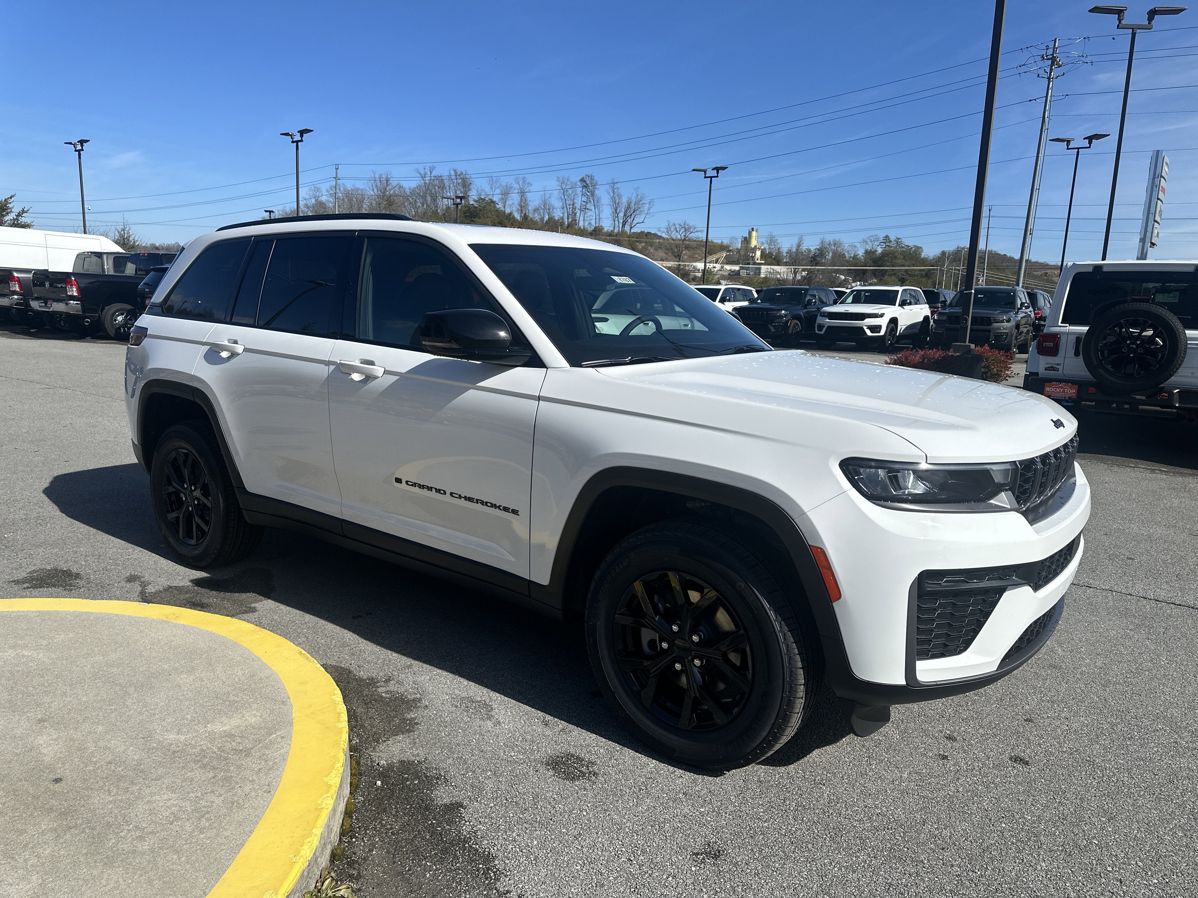 2026 Jeep Grand Cherokee GRAND CHEROKEE LAREDO ALTITUDE 4X4
