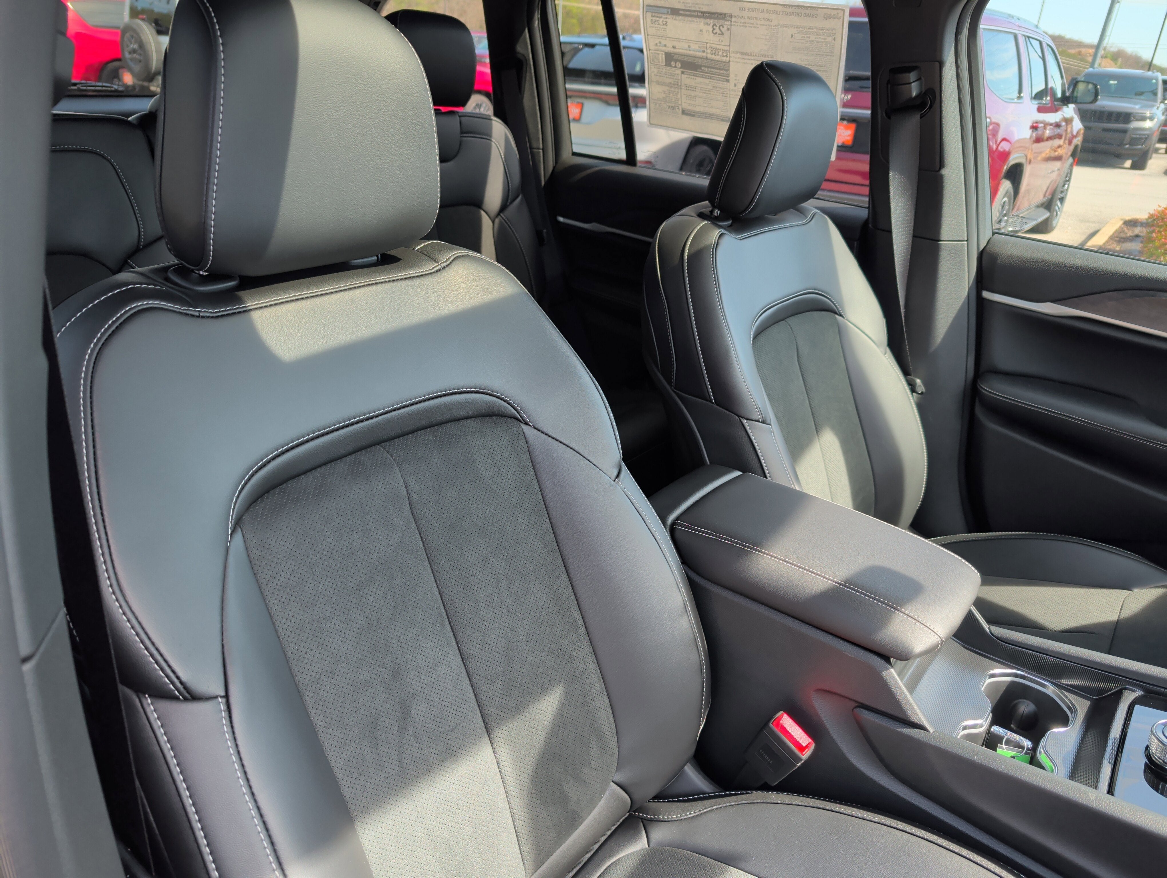 2026 Jeep Grand Cherokee GRAND CHEROKEE LAREDO ALTITUDE 4X4