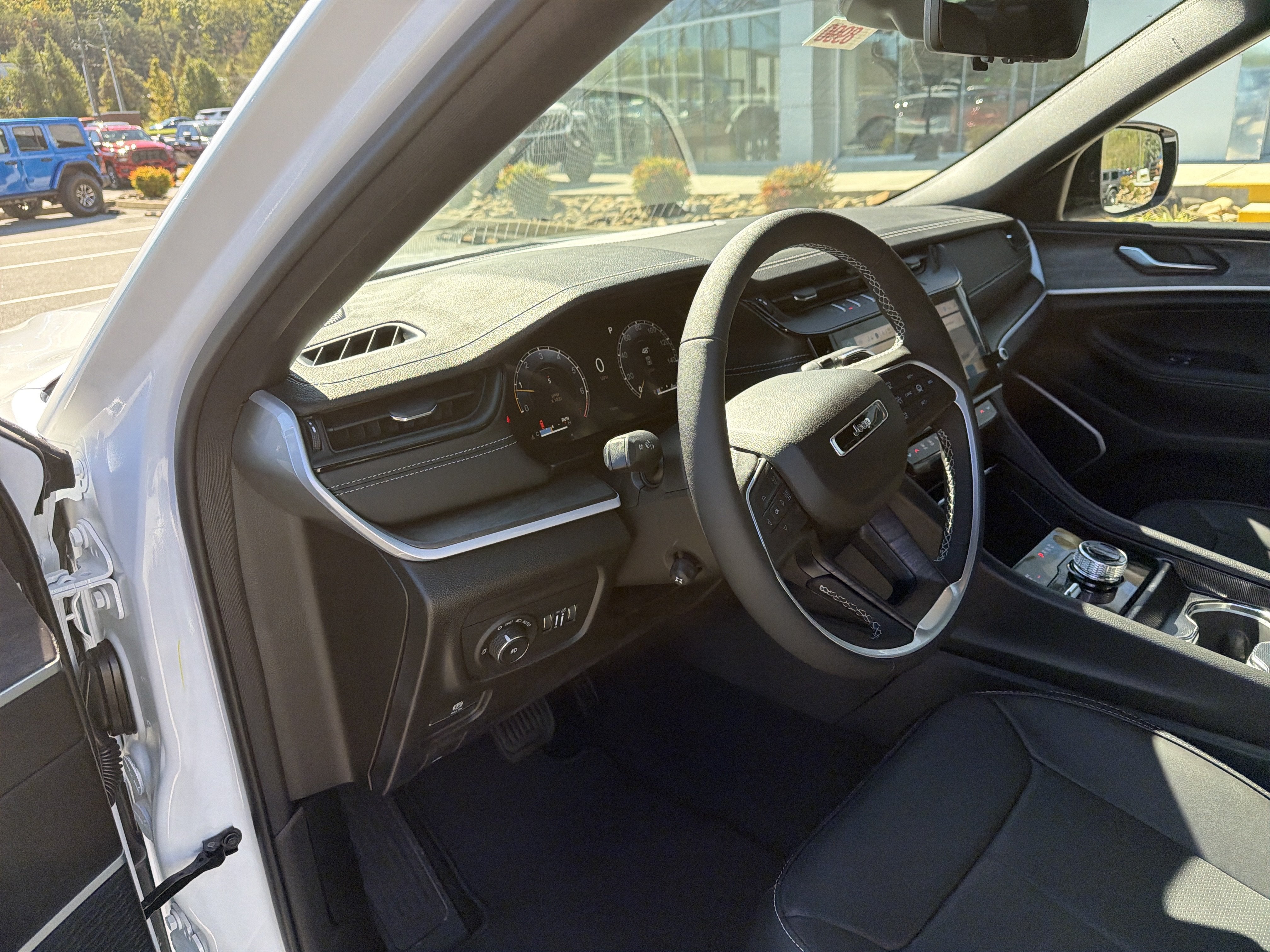 2027 Jeep Grand Cherokee GRAND CHEROKEE LIMITED RESERVE 4X4