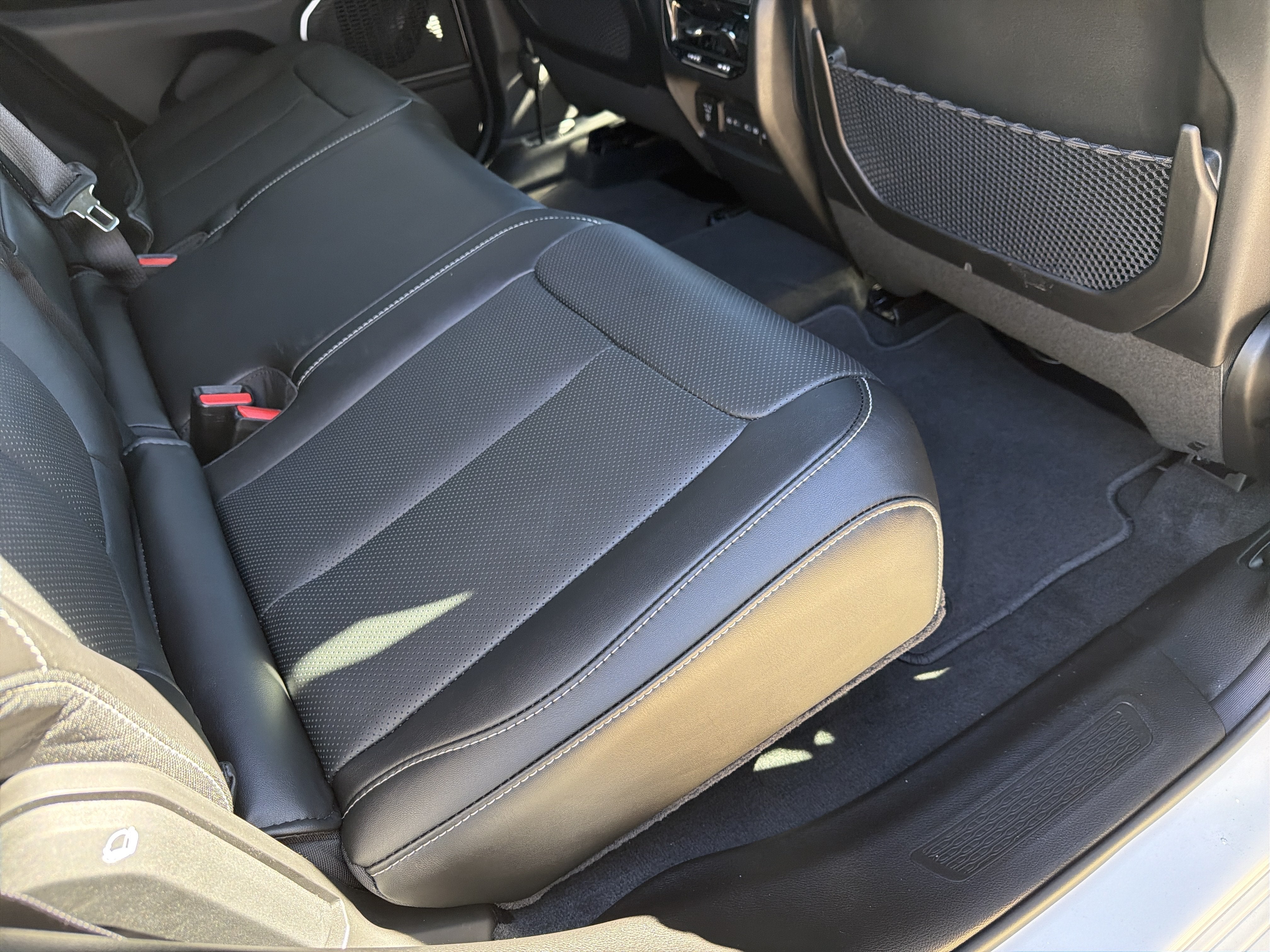 2027 Jeep Grand Cherokee GRAND CHEROKEE LIMITED RESERVE 4X4