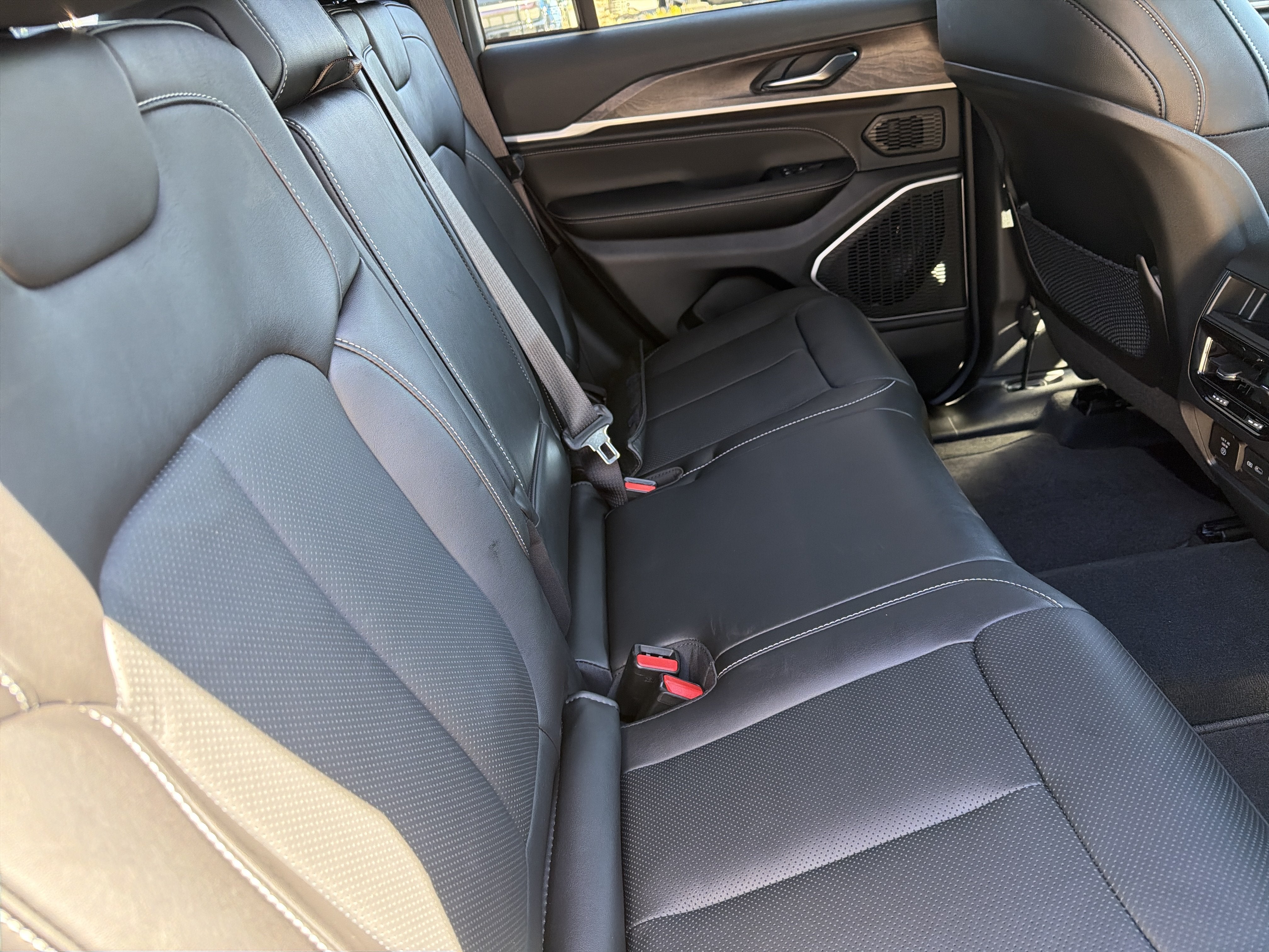 2027 Jeep Grand Cherokee GRAND CHEROKEE LIMITED RESERVE 4X4