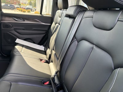 2027 Jeep Grand Cherokee GRAND CHEROKEE LIMITED 4X4