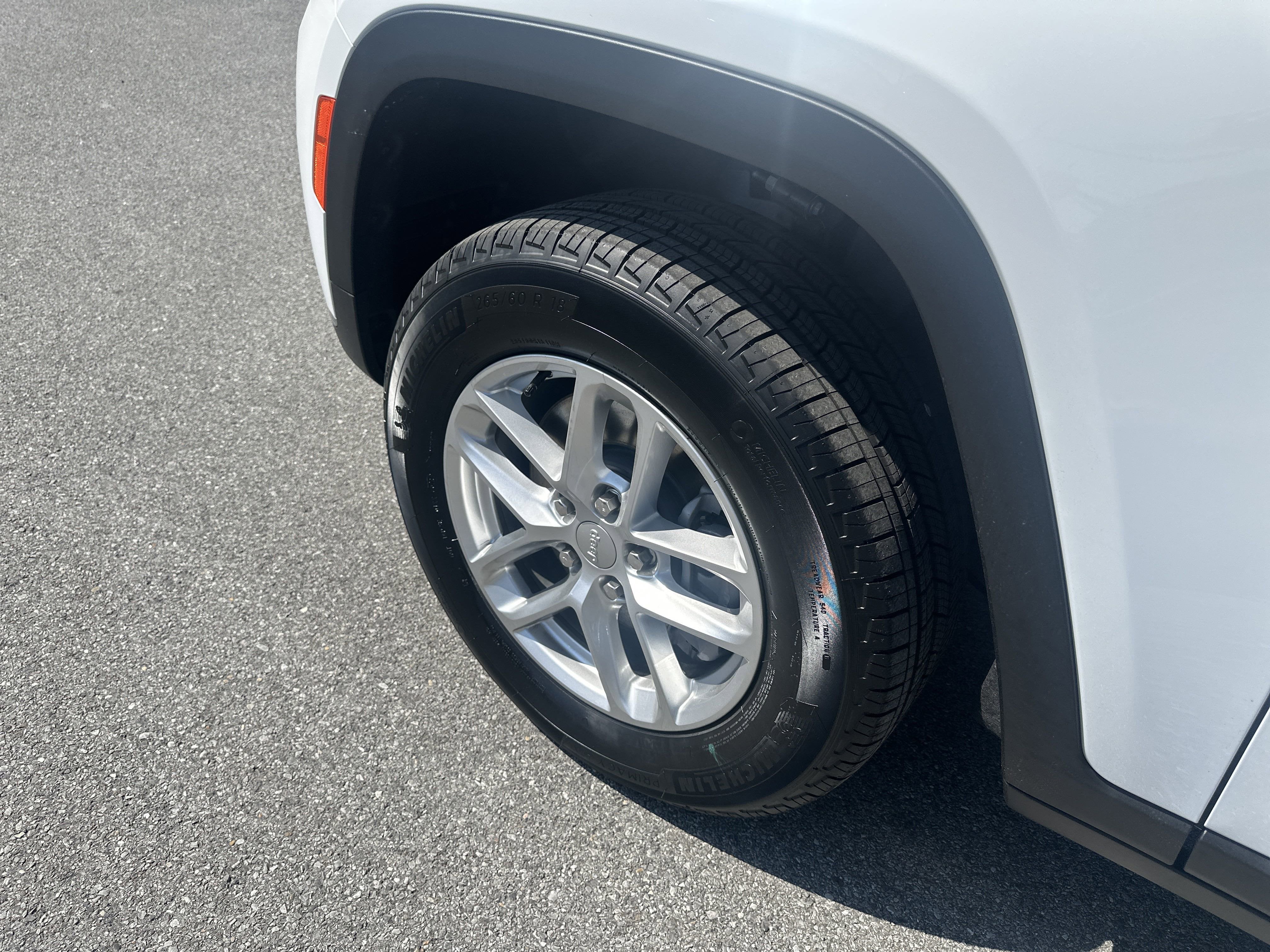 2025 Jeep Grand Cherokee GRAND CHEROKEE L LAREDO X 4X4