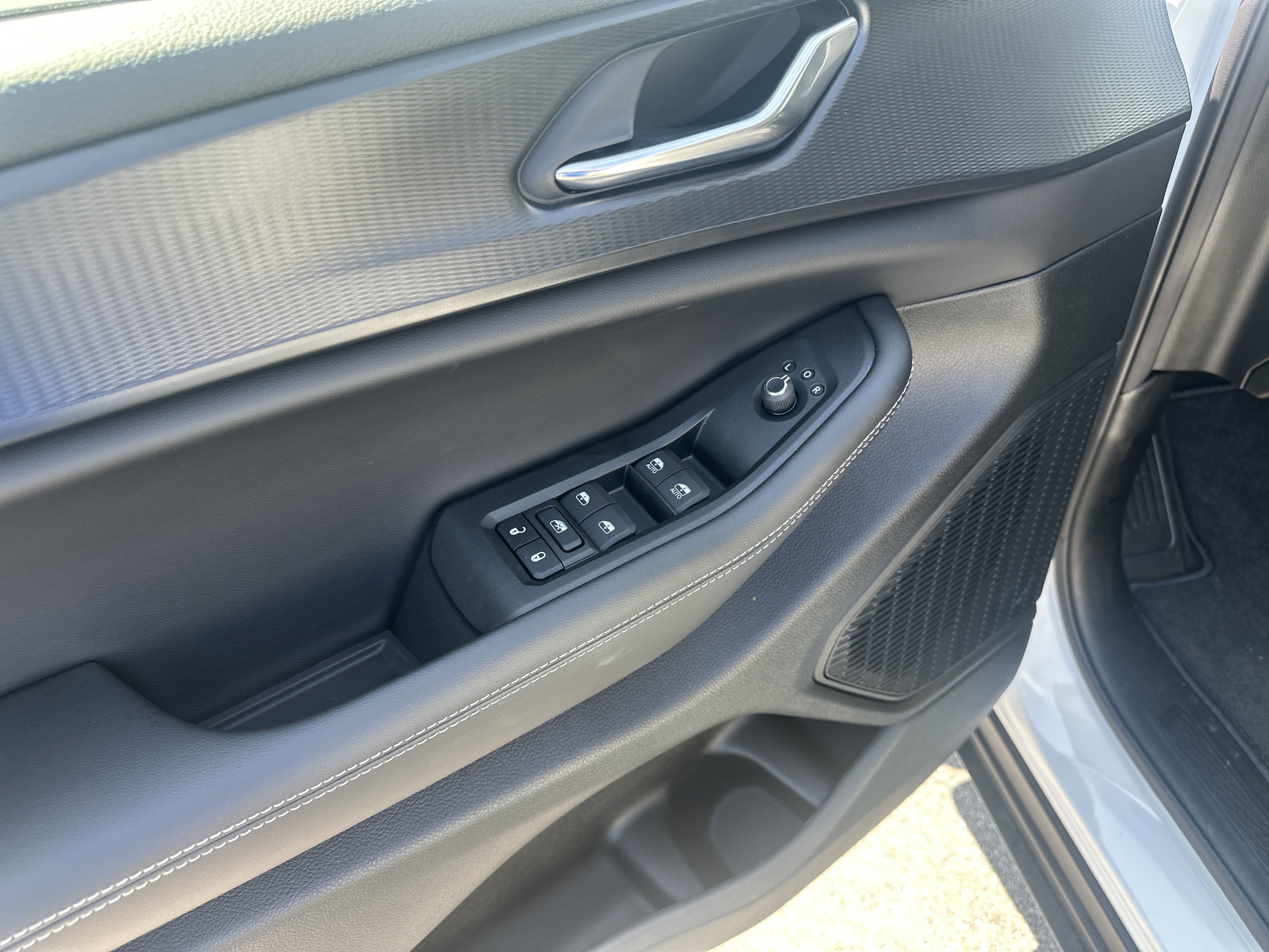 2025 Jeep Grand Cherokee GRAND CHEROKEE L LAREDO X 4X4