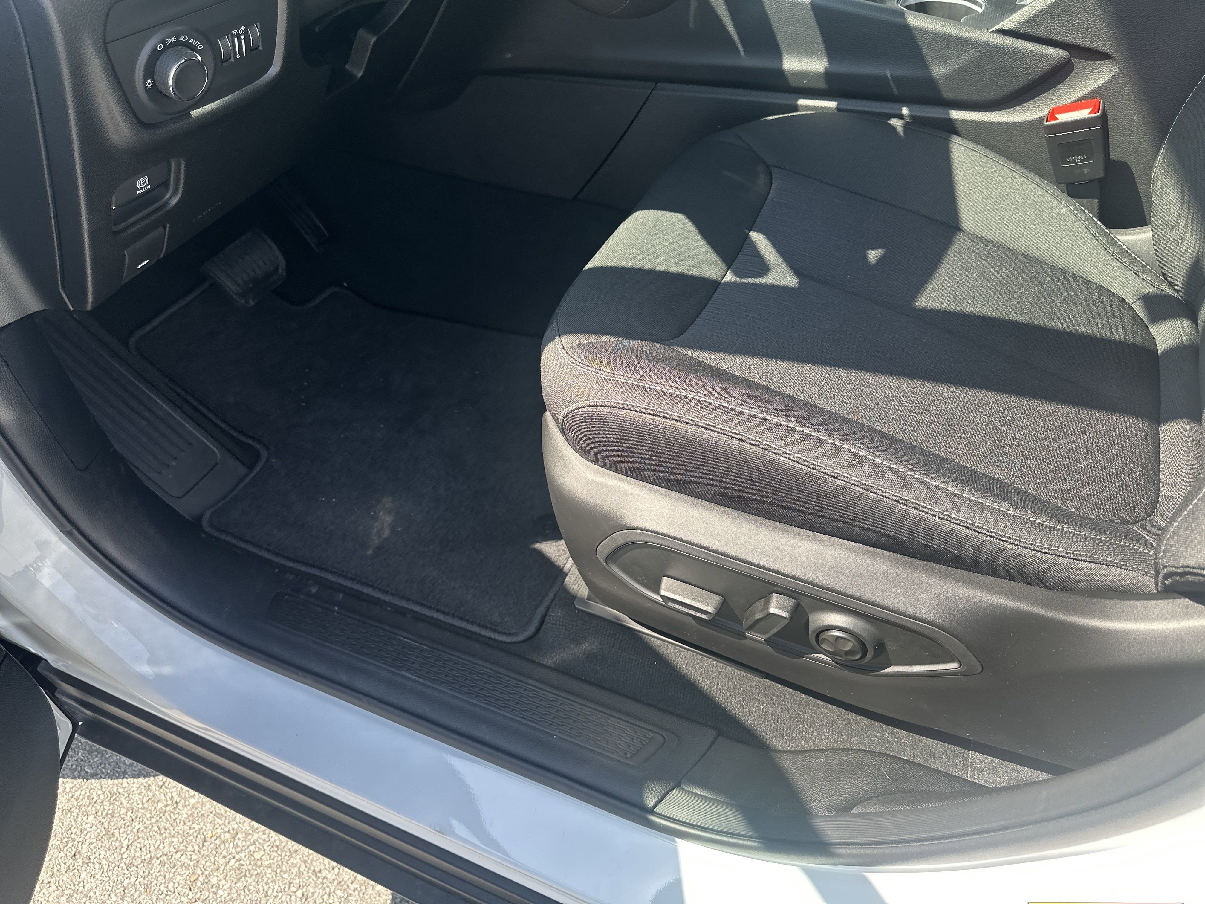 2025 Jeep Grand Cherokee GRAND CHEROKEE L LAREDO X 4X4