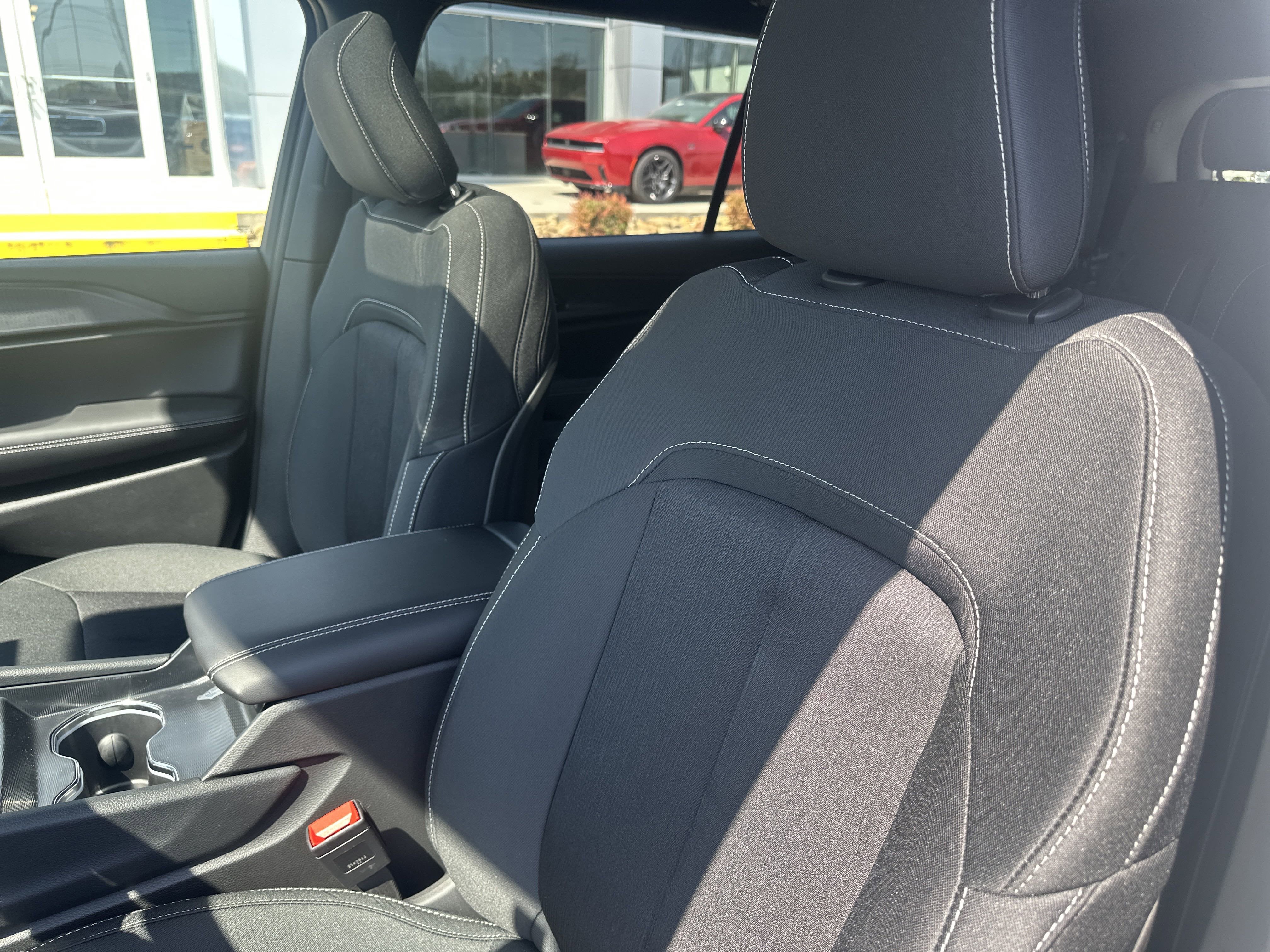 2025 Jeep Grand Cherokee GRAND CHEROKEE L LAREDO X 4X4