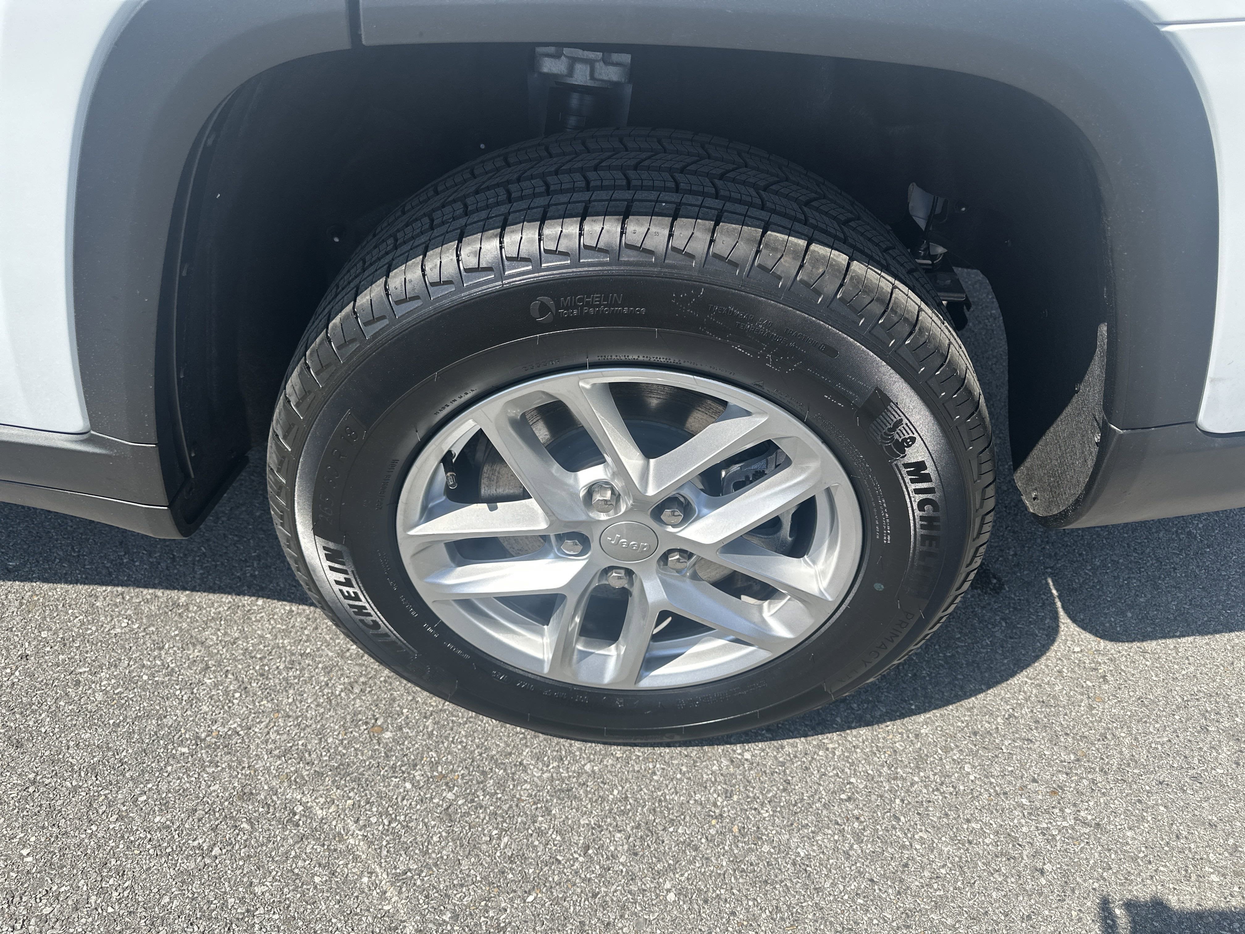 2025 Jeep Grand Cherokee GRAND CHEROKEE L LAREDO X 4X4