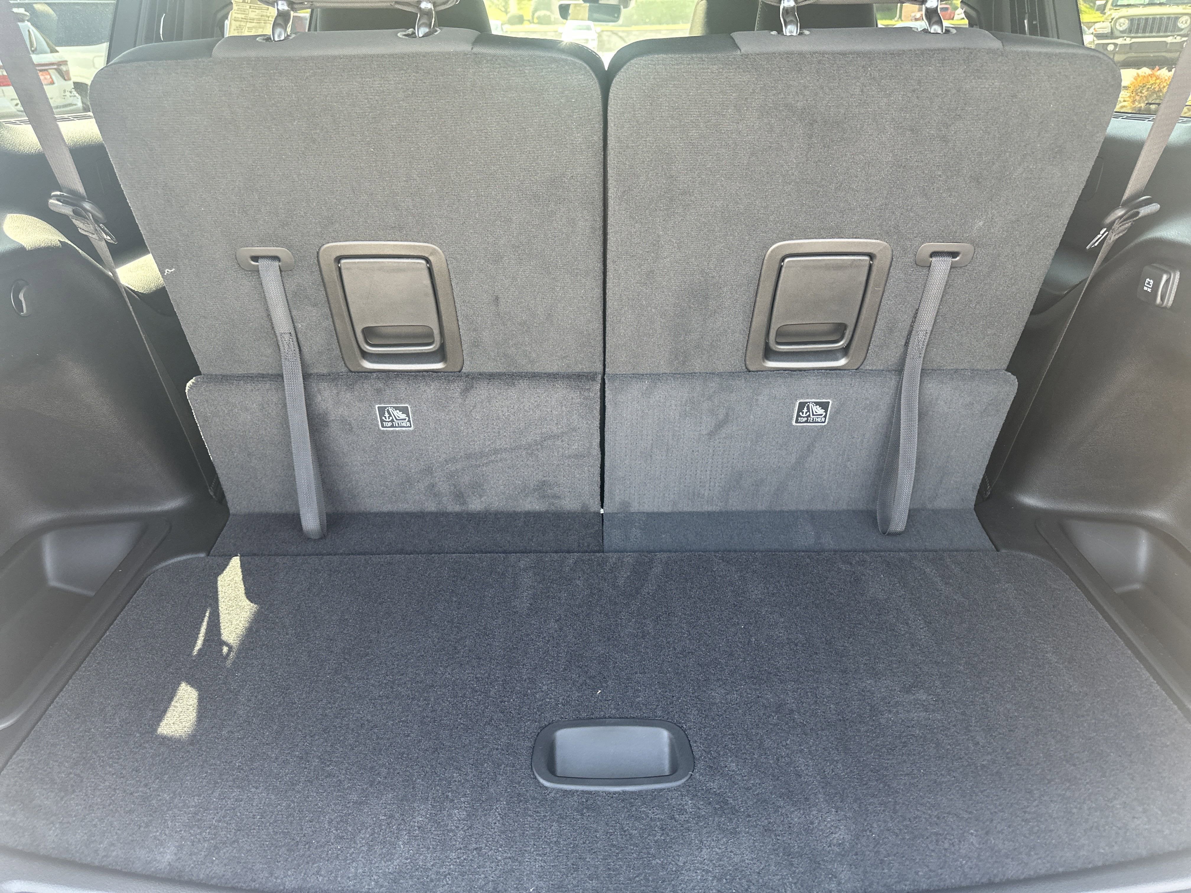 2025 Jeep Grand Cherokee GRAND CHEROKEE L LAREDO X 4X4