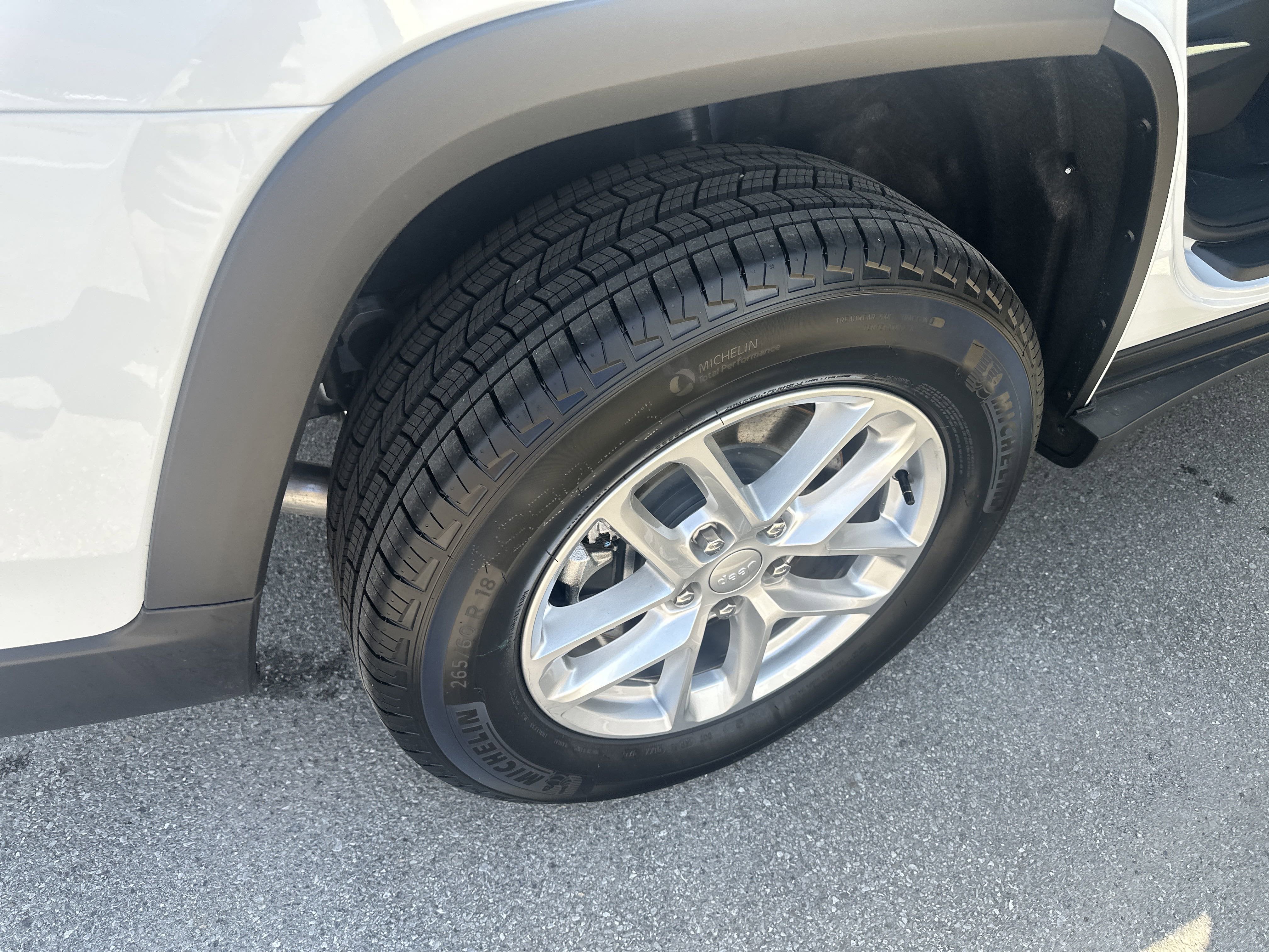 2025 Jeep Grand Cherokee GRAND CHEROKEE L LAREDO X 4X4