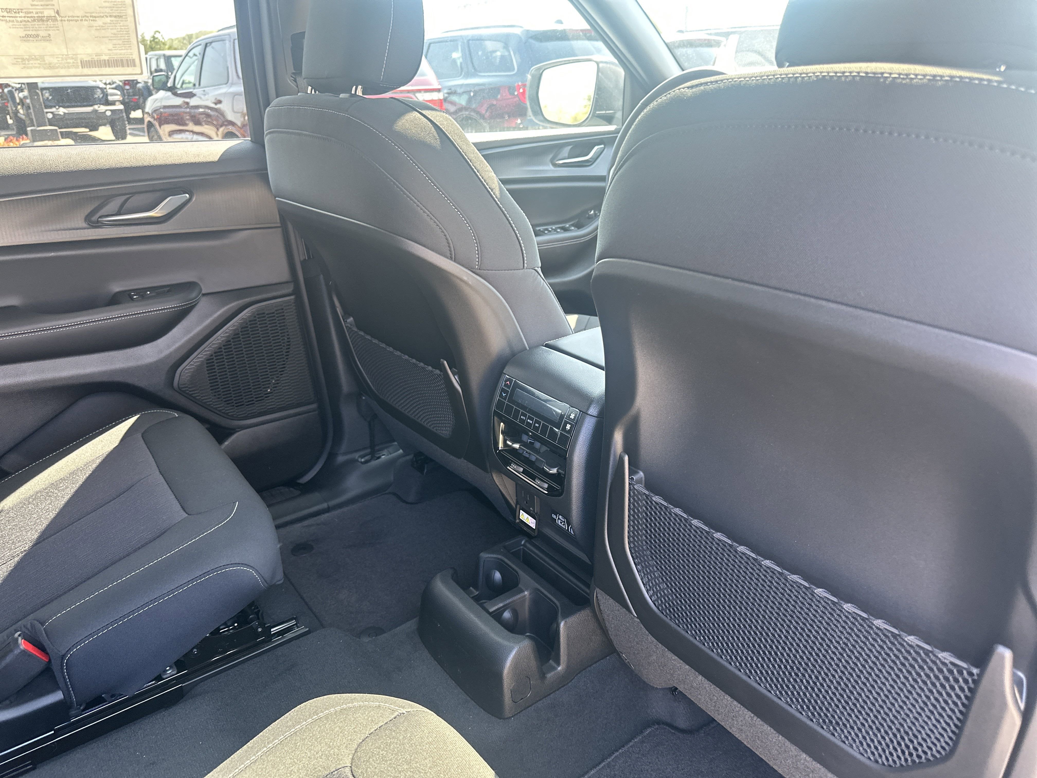 2025 Jeep Grand Cherokee GRAND CHEROKEE L LAREDO X 4X4