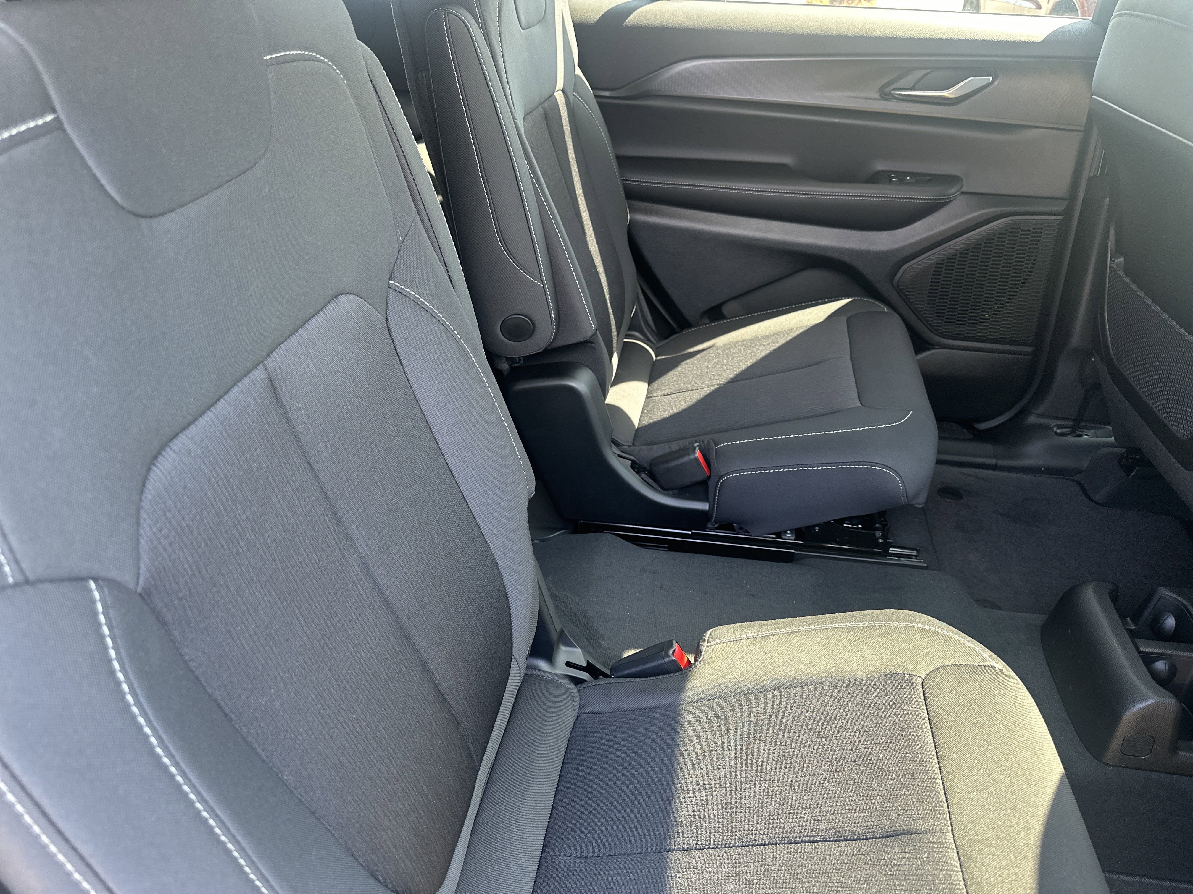 2025 Jeep Grand Cherokee GRAND CHEROKEE L LAREDO X 4X4