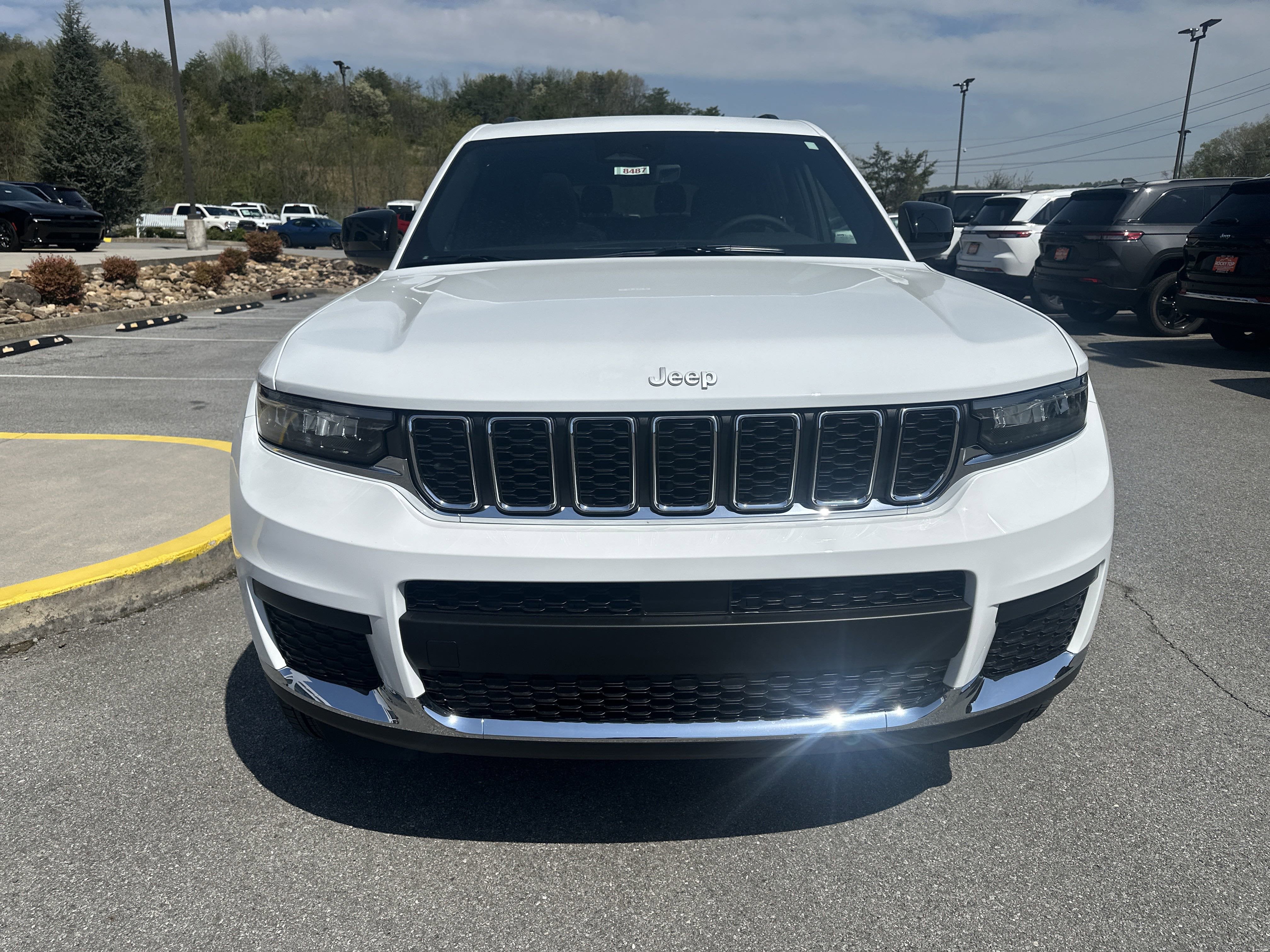 2025 Jeep Grand Cherokee GRAND CHEROKEE L LAREDO X 4X4