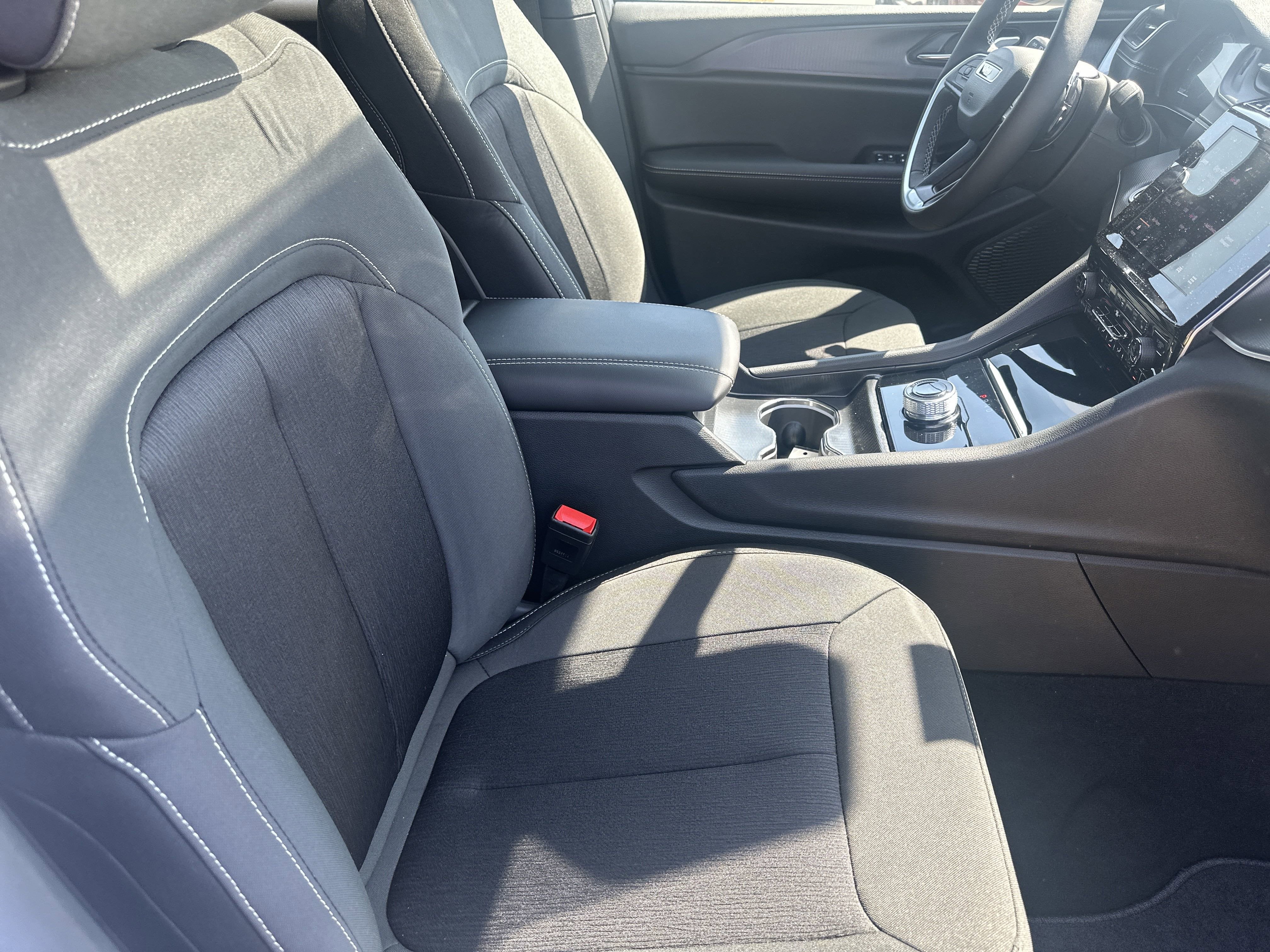 2025 Jeep Grand Cherokee GRAND CHEROKEE L LAREDO X 4X4