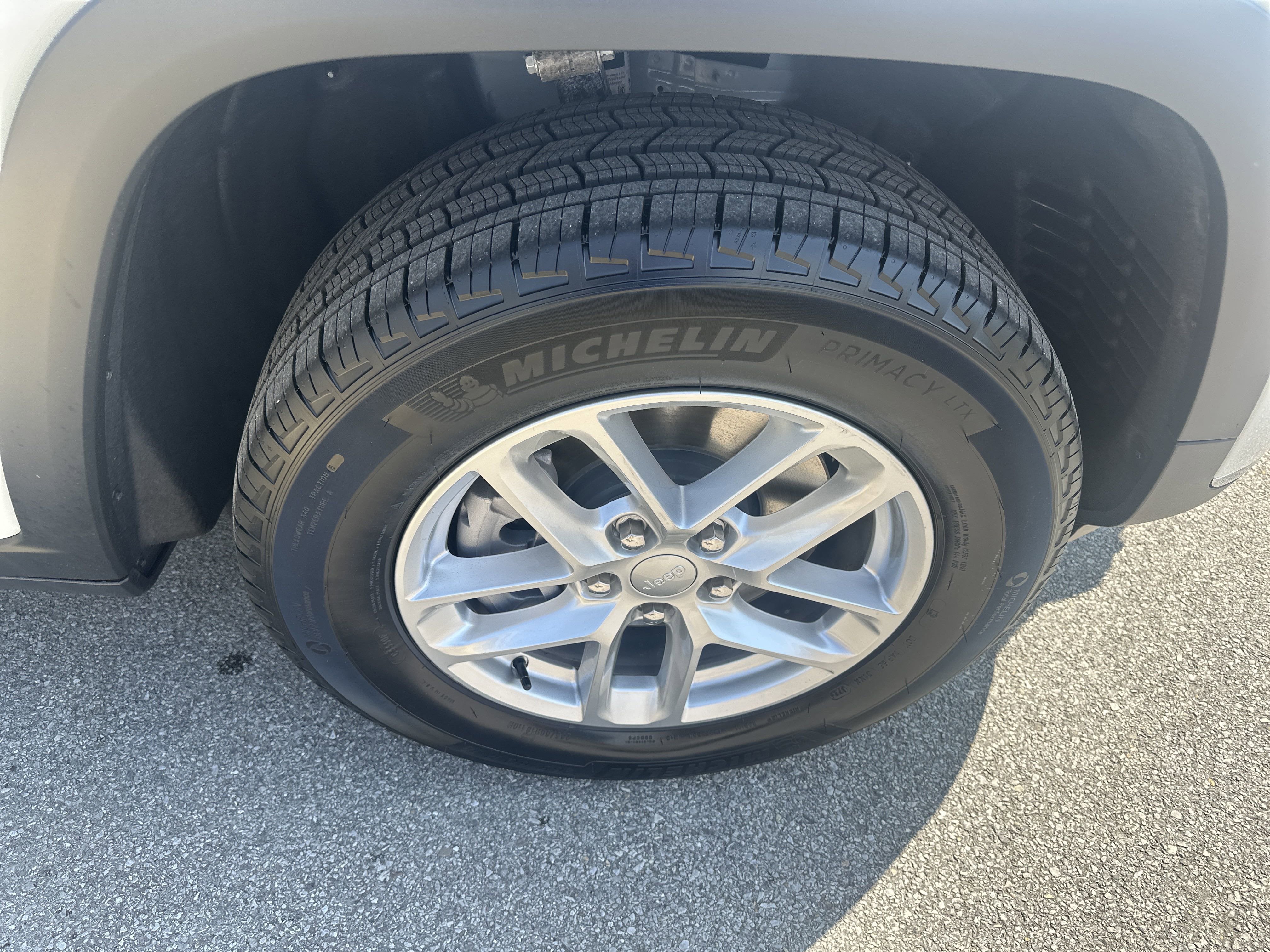 2025 Jeep Grand Cherokee GRAND CHEROKEE L LAREDO X 4X4