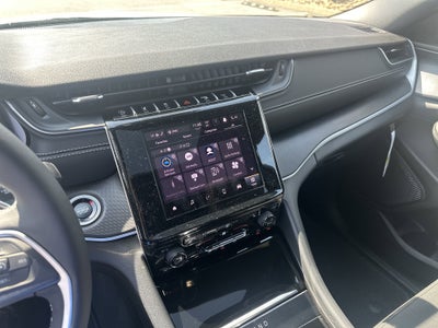 2025 Jeep Grand Cherokee GRAND CHEROKEE L LAREDO X 4X4