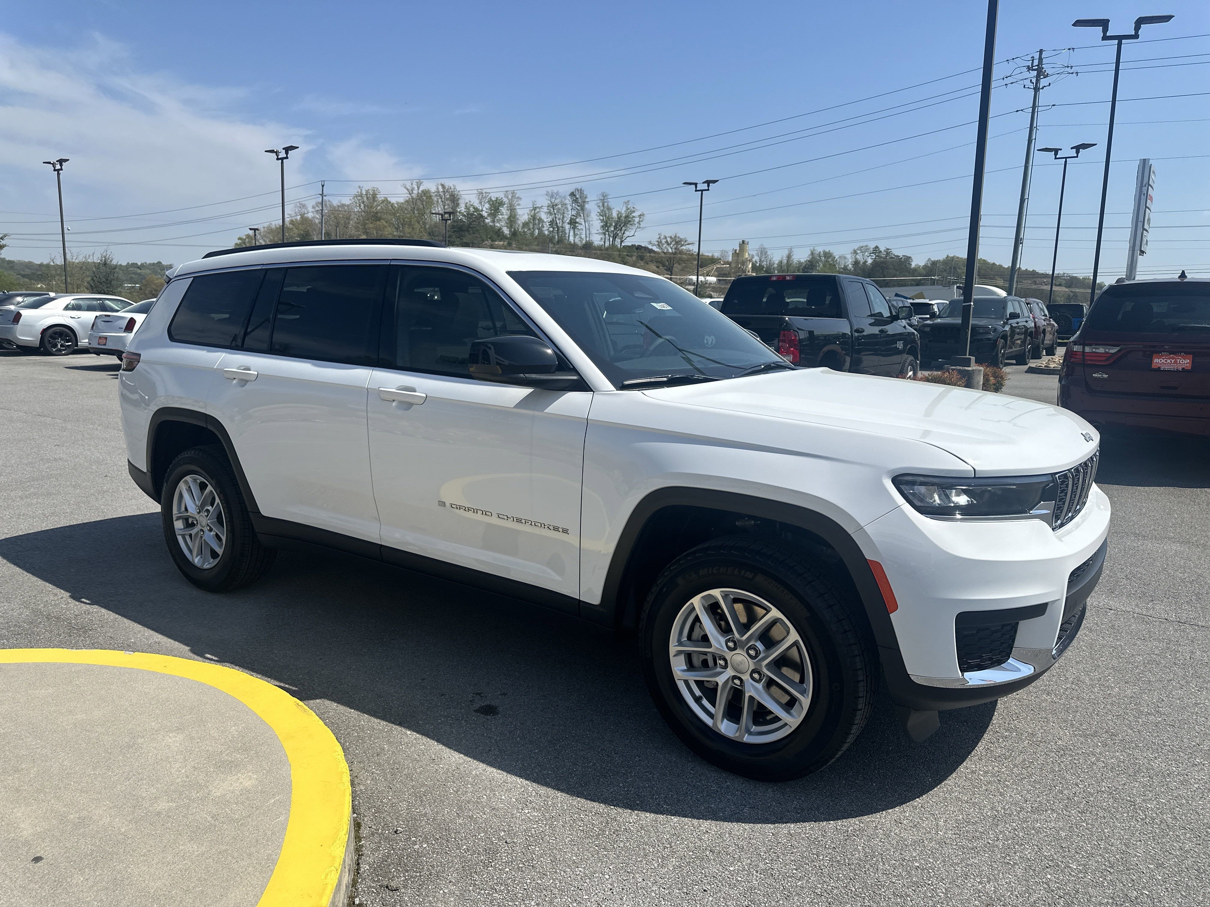 2025 Jeep Grand Cherokee GRAND CHEROKEE L LAREDO X 4X4