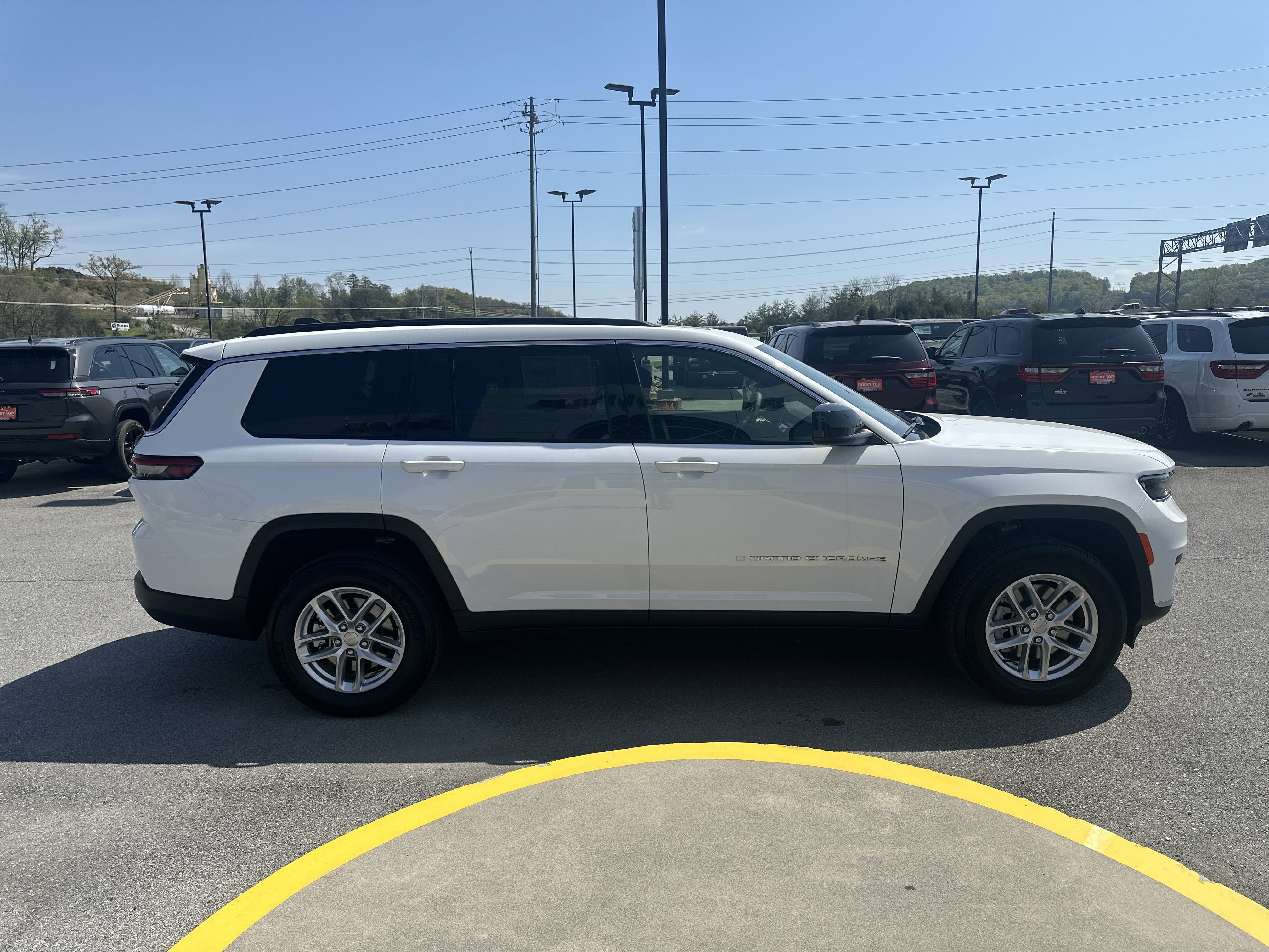 2025 Jeep Grand Cherokee GRAND CHEROKEE L LAREDO X 4X4