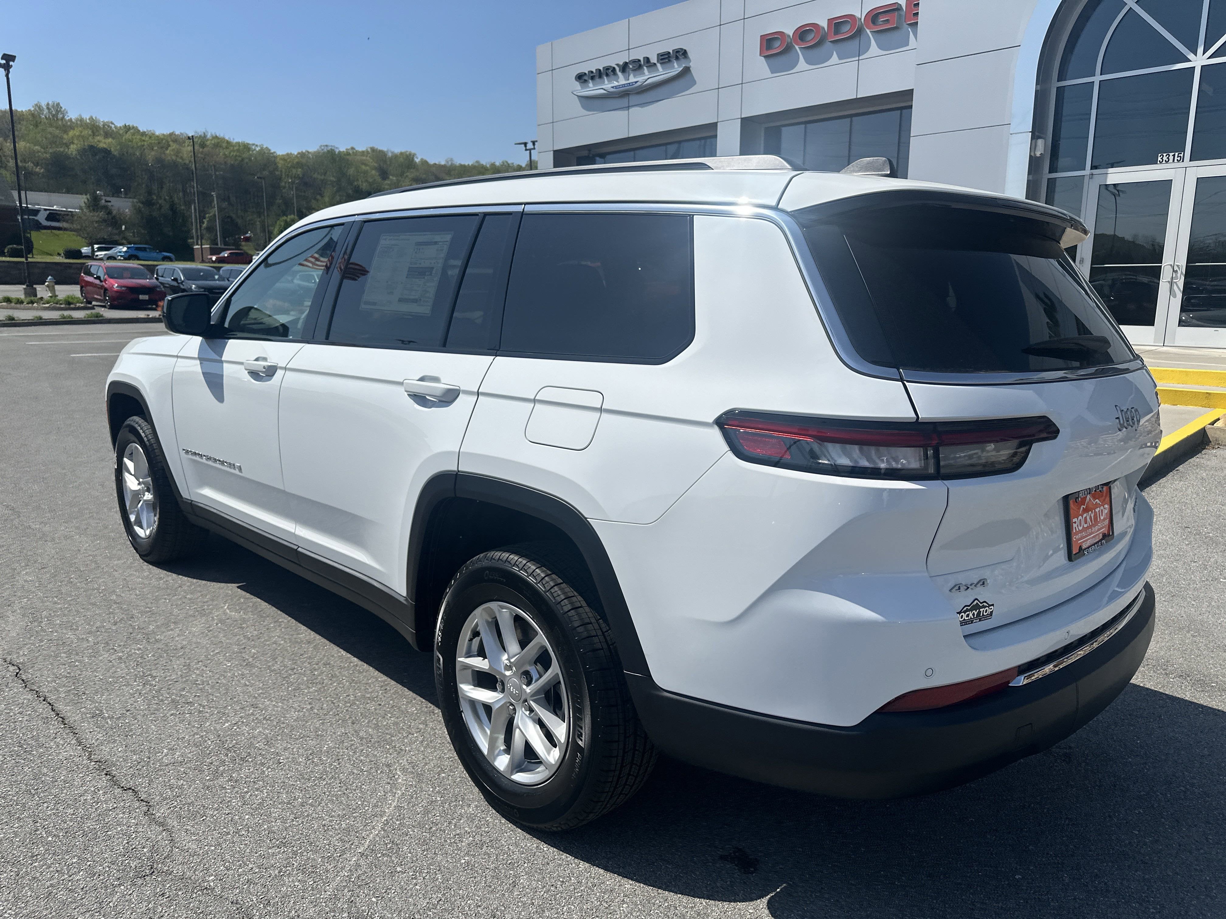 2025 Jeep Grand Cherokee GRAND CHEROKEE L LAREDO X 4X4