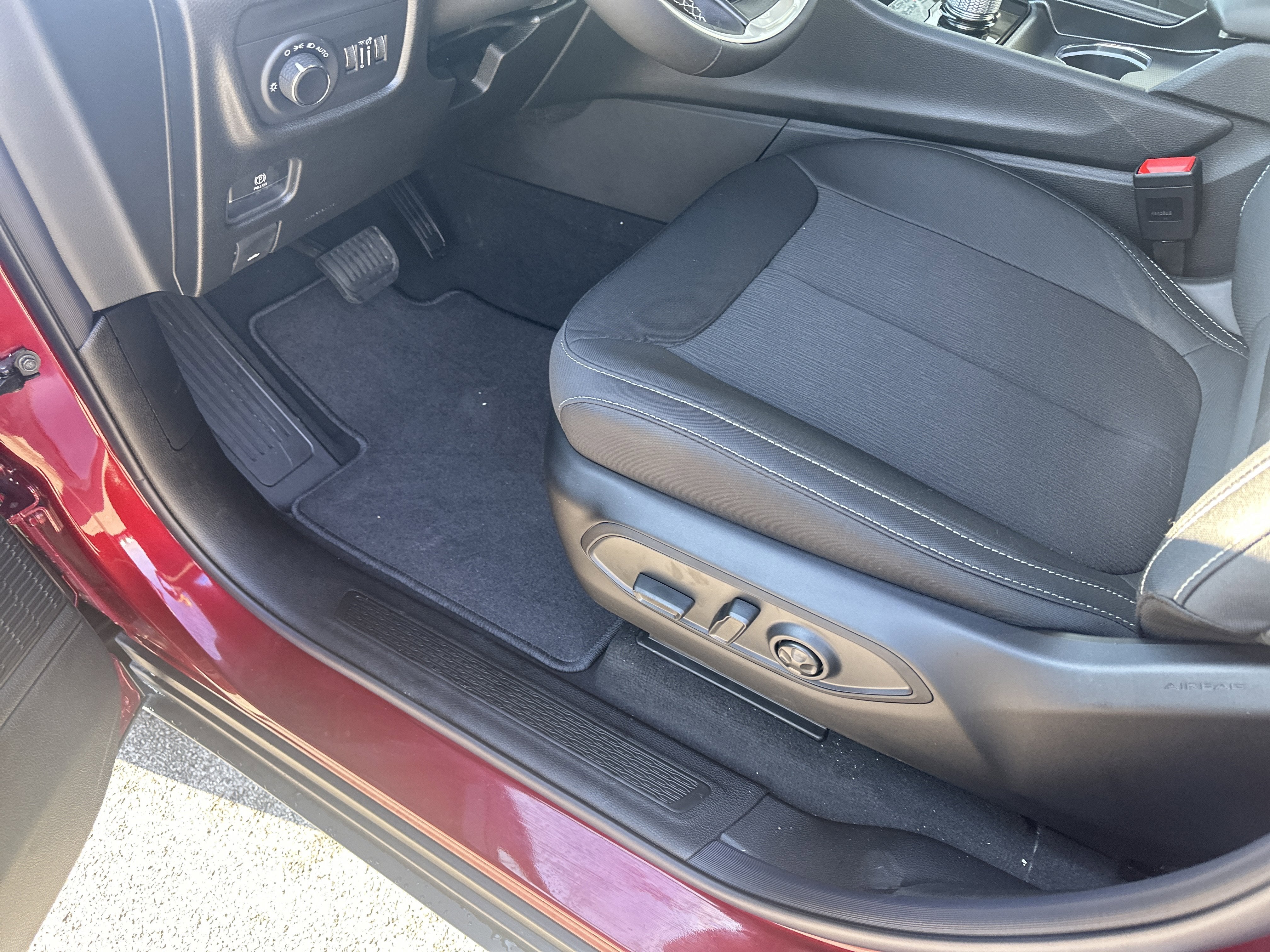 2025 Jeep Grand Cherokee GRAND CHEROKEE L LAREDO X 4X4